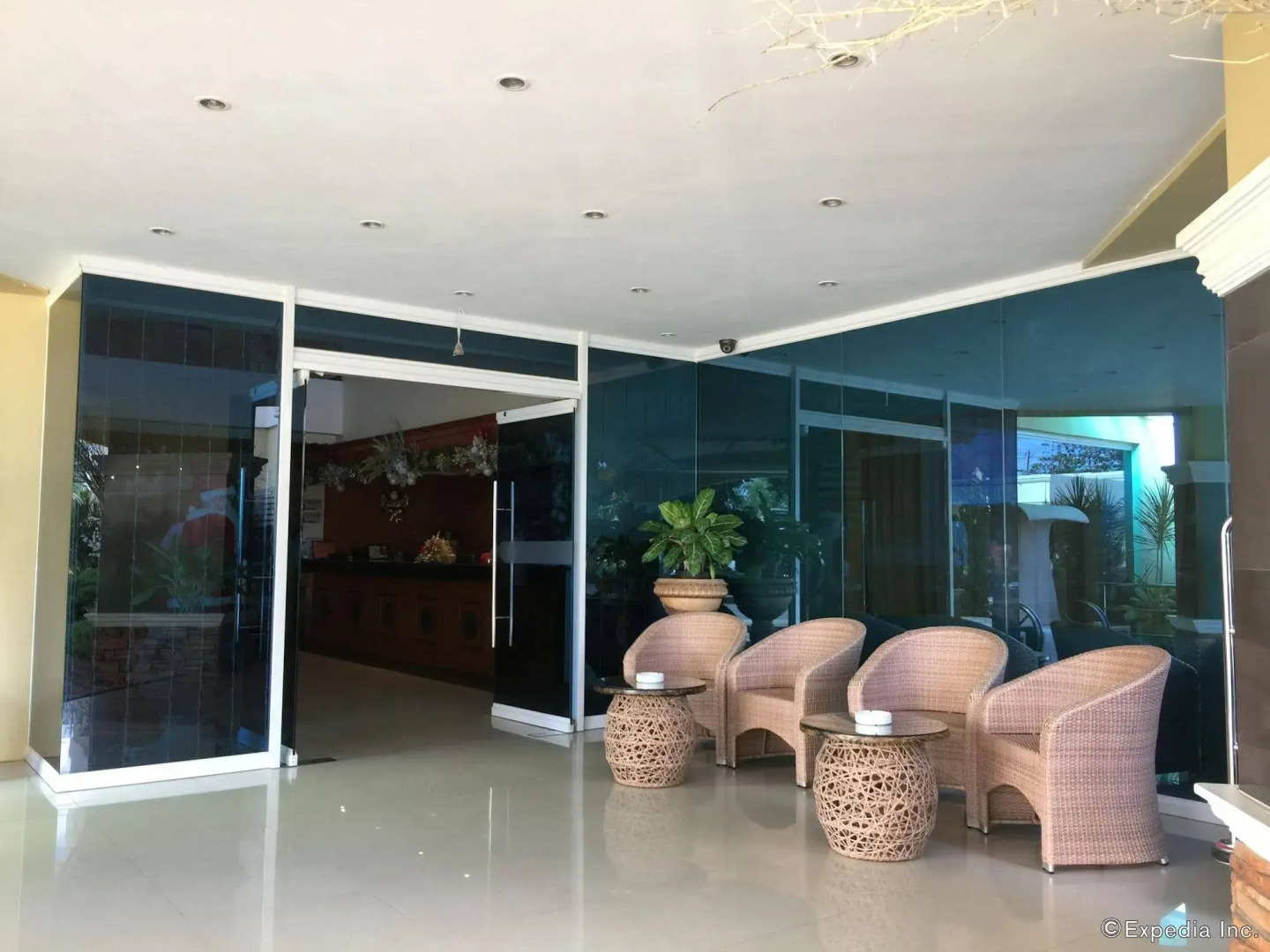 Alona Kew White Beach Resort