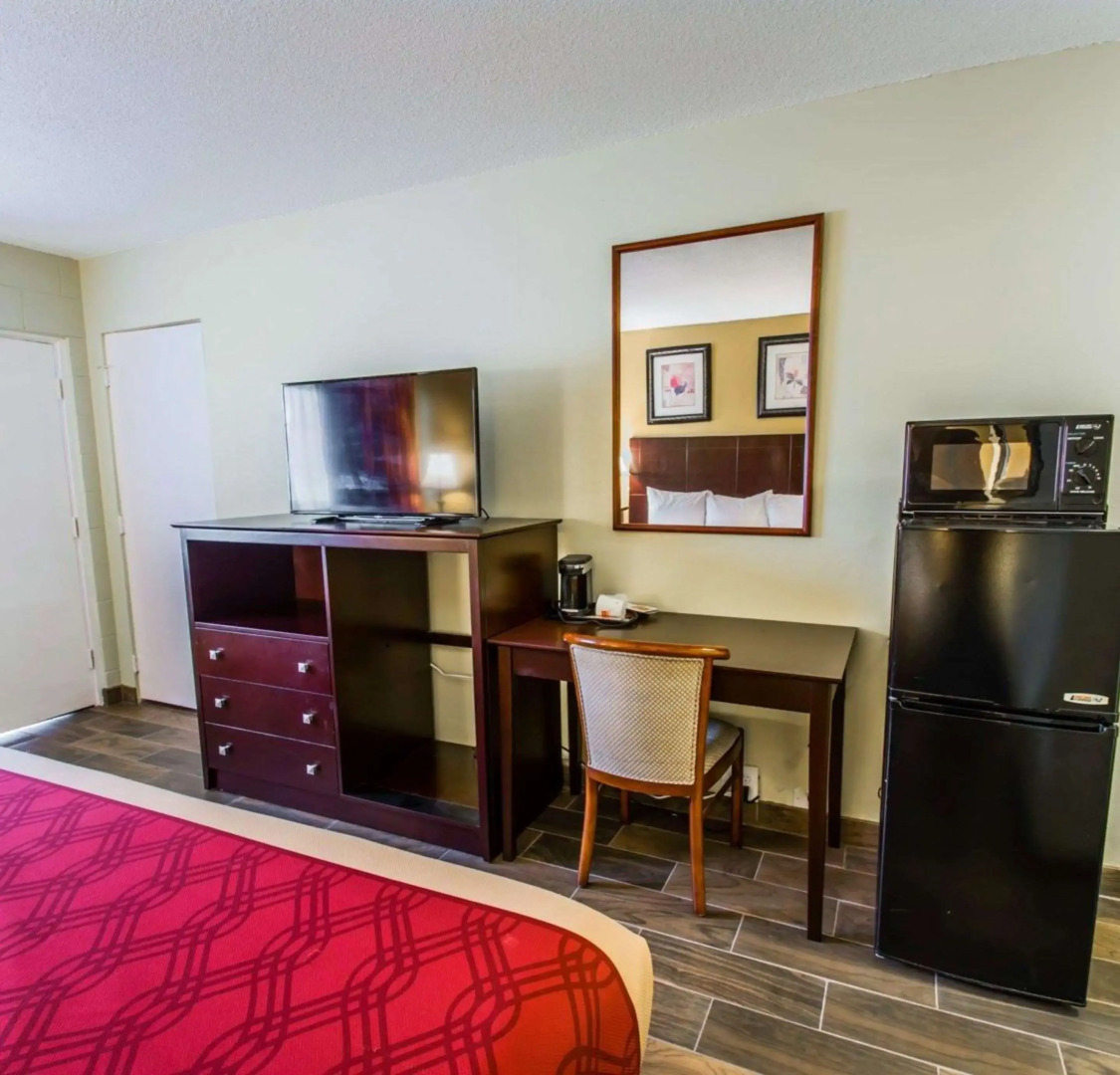 Econo Lodge Cocoa Beach - near the Port