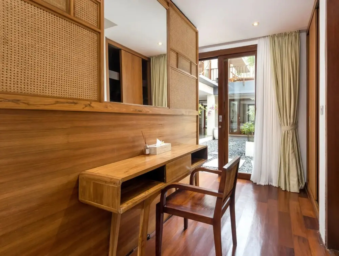 Wonderful Oceanfront 3 Br Villa in Seminyak