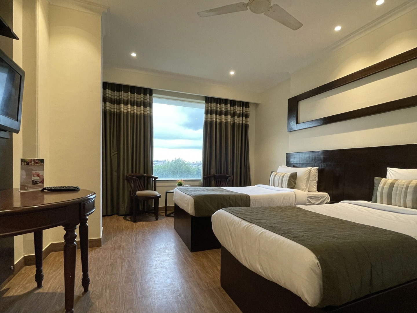 Royale Sarovar Portico Agra