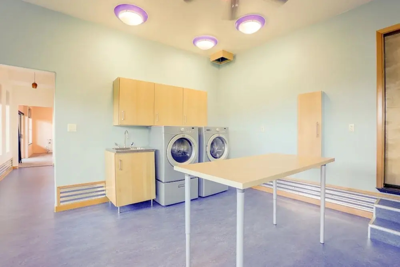 Alizes Modern Home with Views of the Columbia River Gorge by RedAwning