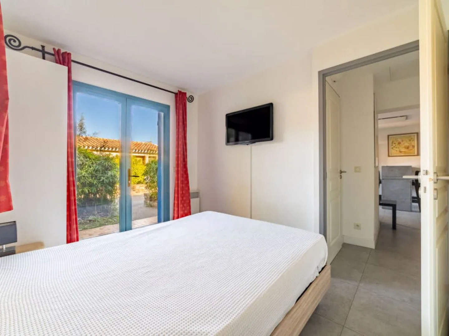 Cap Negre : Domaine de la Pinede 33542