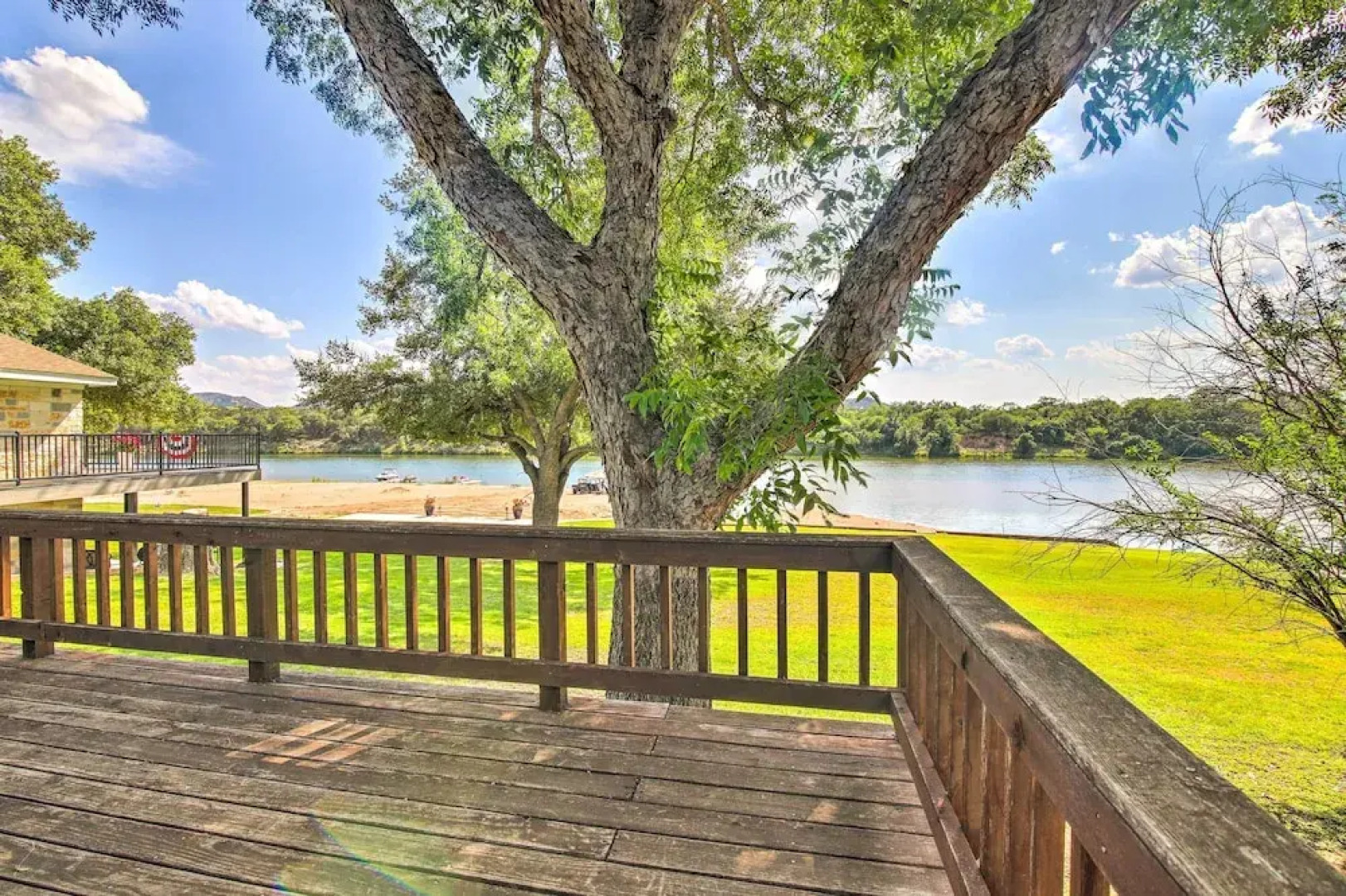 Vibrant Kingsland Retreat w/ Waterfront Views