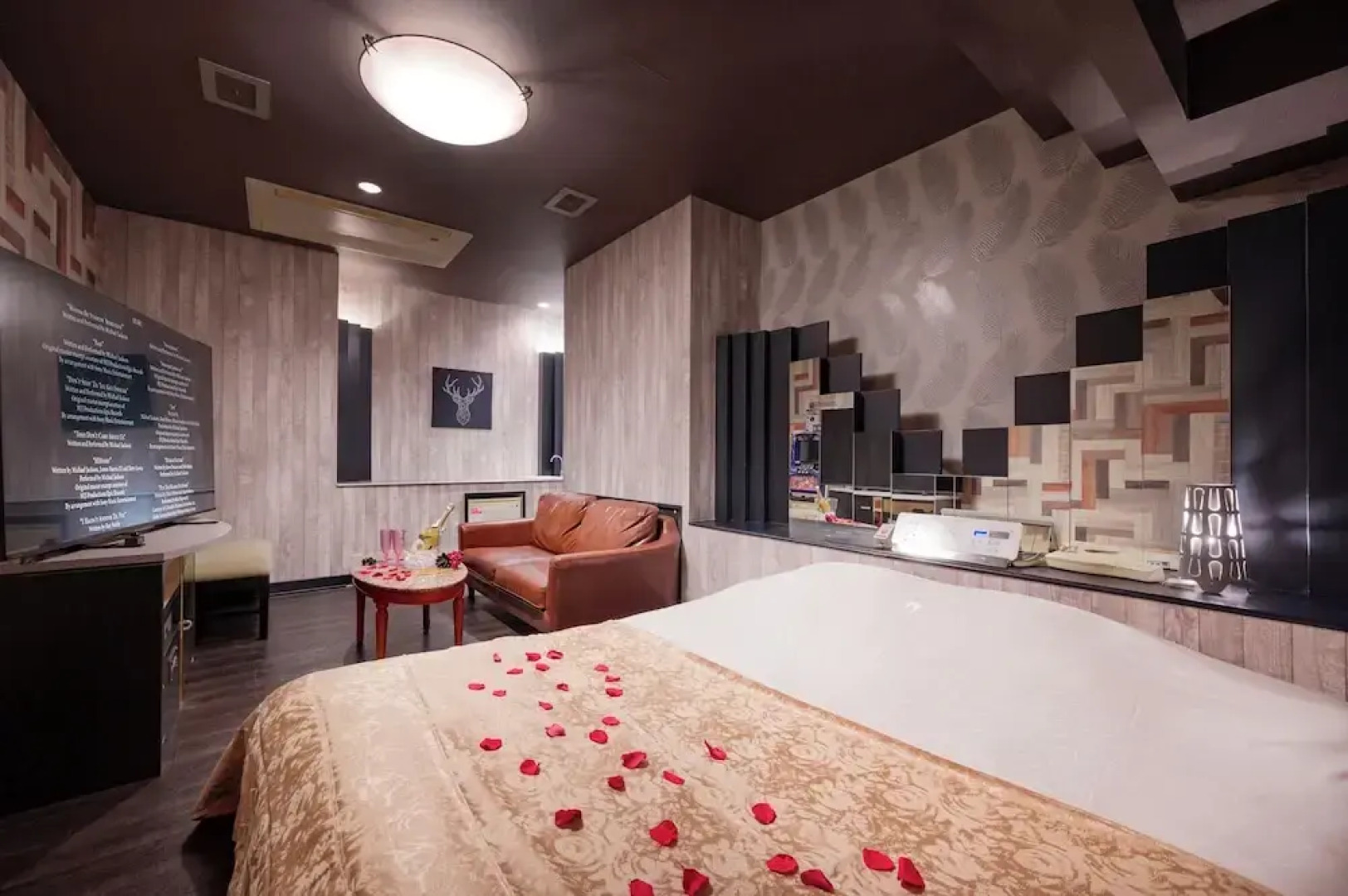 Happy Kiss - Adults Only