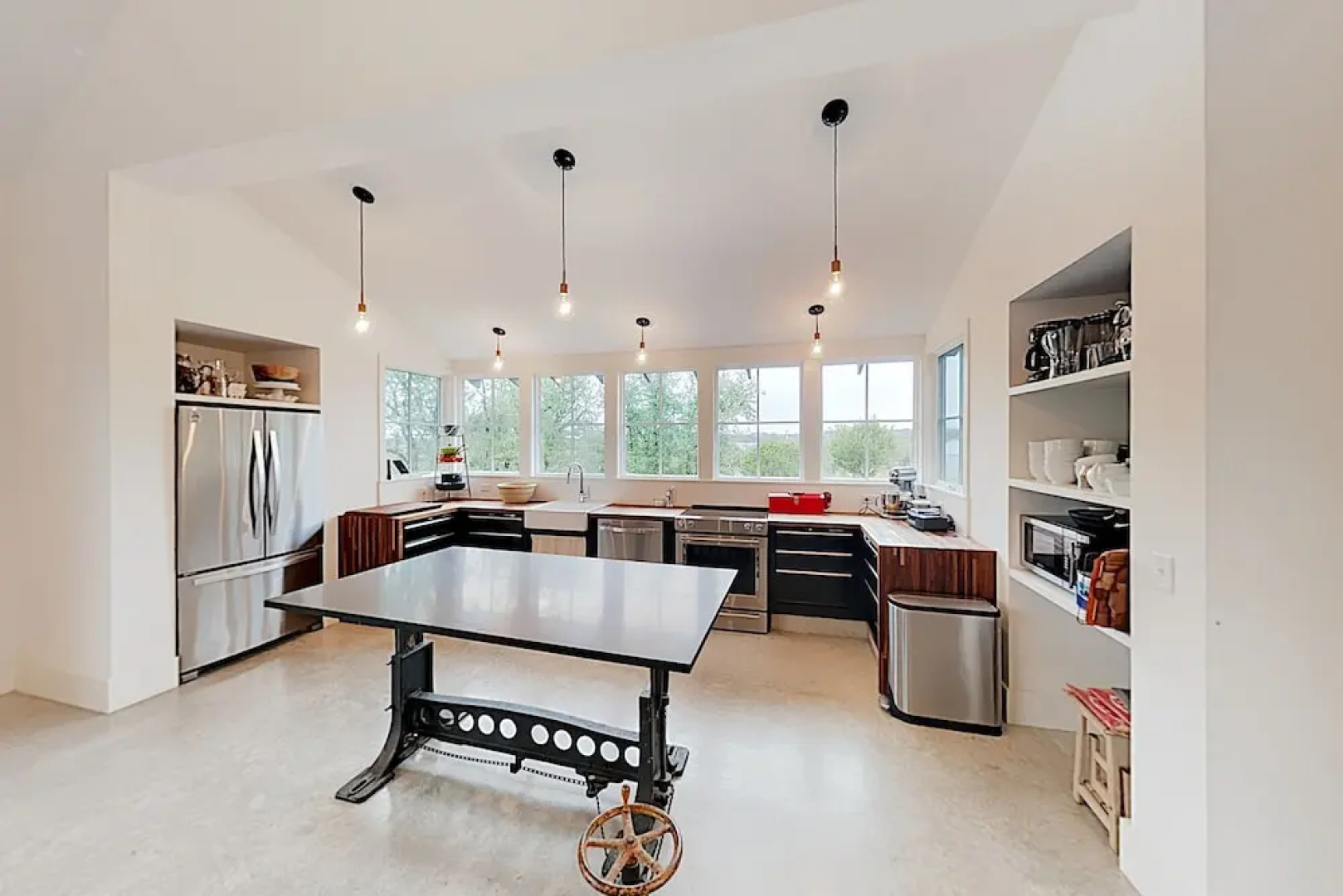 Hill Country Home - 3 Br home by RedAwning