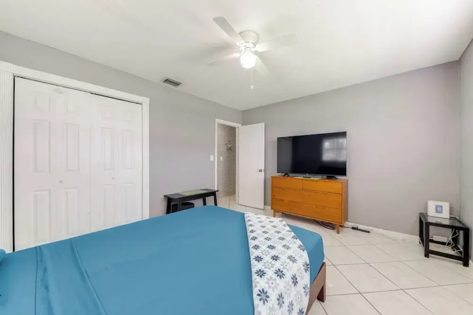 Fenced-in Yard: Home 3 Mi to Hard Rock Stadium!