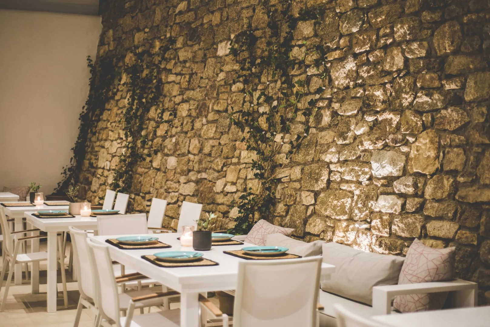 Super Paradise Hotel