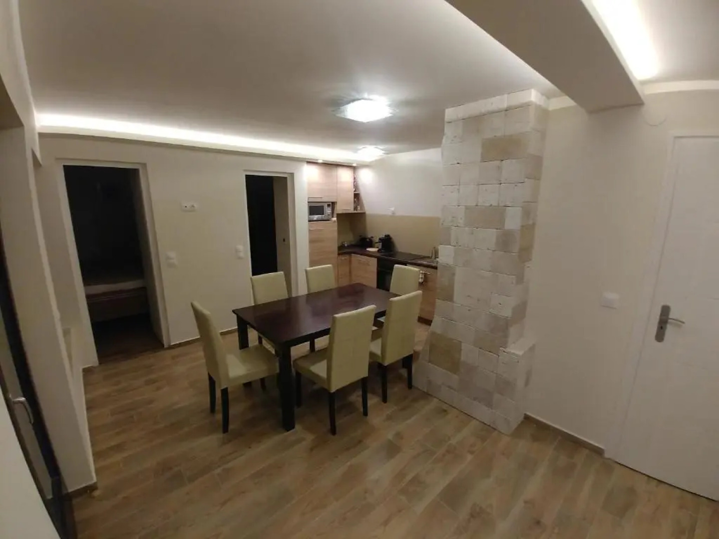 Vízparti Apartmanház