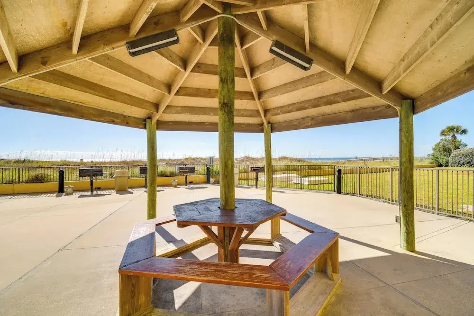 'seagulls Nest' Oceanfront Oasis w/ Pool Access!