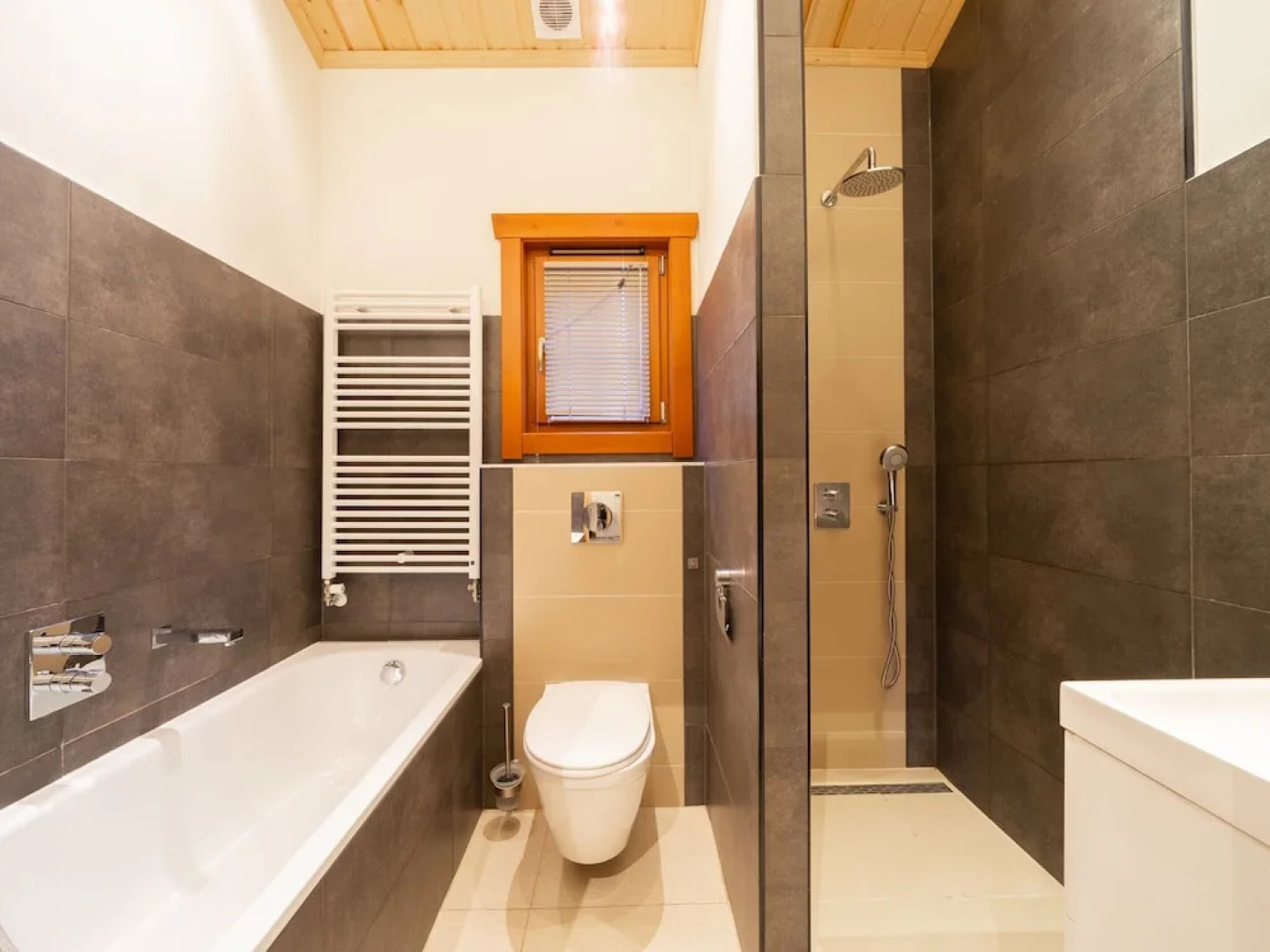 Wooden Chalet With Wifi Near Brunssummerheide