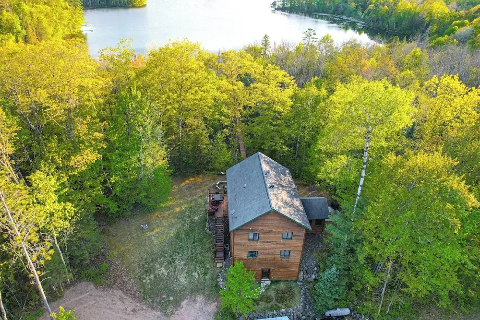 Paddle Ready: Hayward Lake View Retreat w/ BBQ