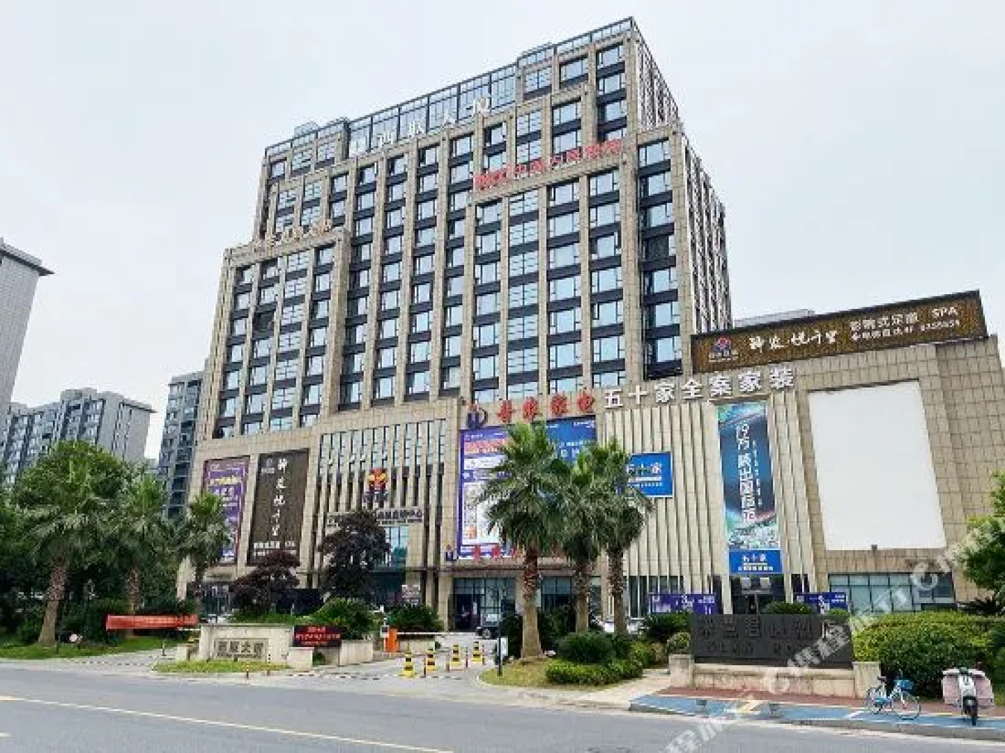 Milan Junyi Hotel
