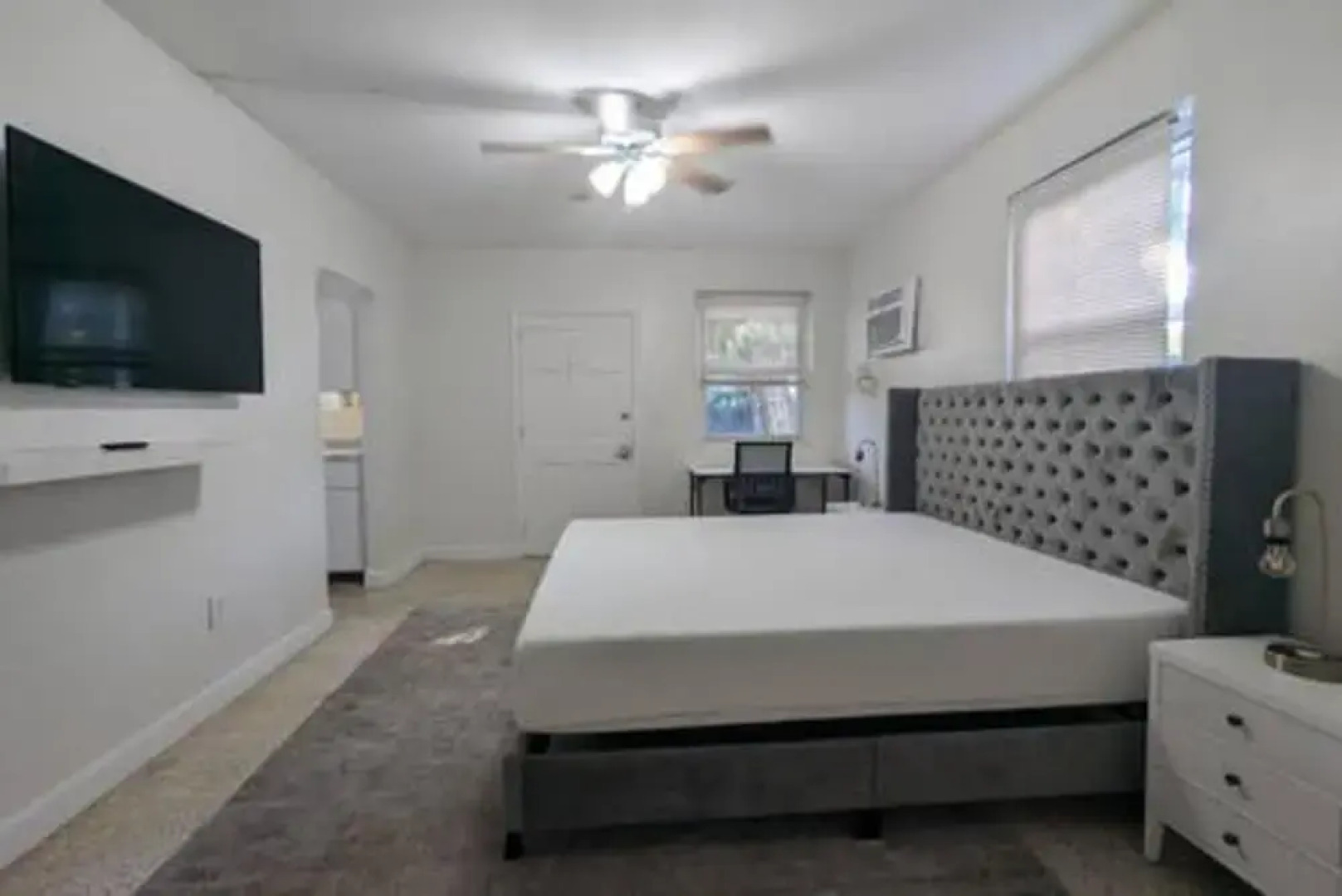 437 NE 107th Pool Hot Tub Patio 5 Bedrooms 3 Baths Parking