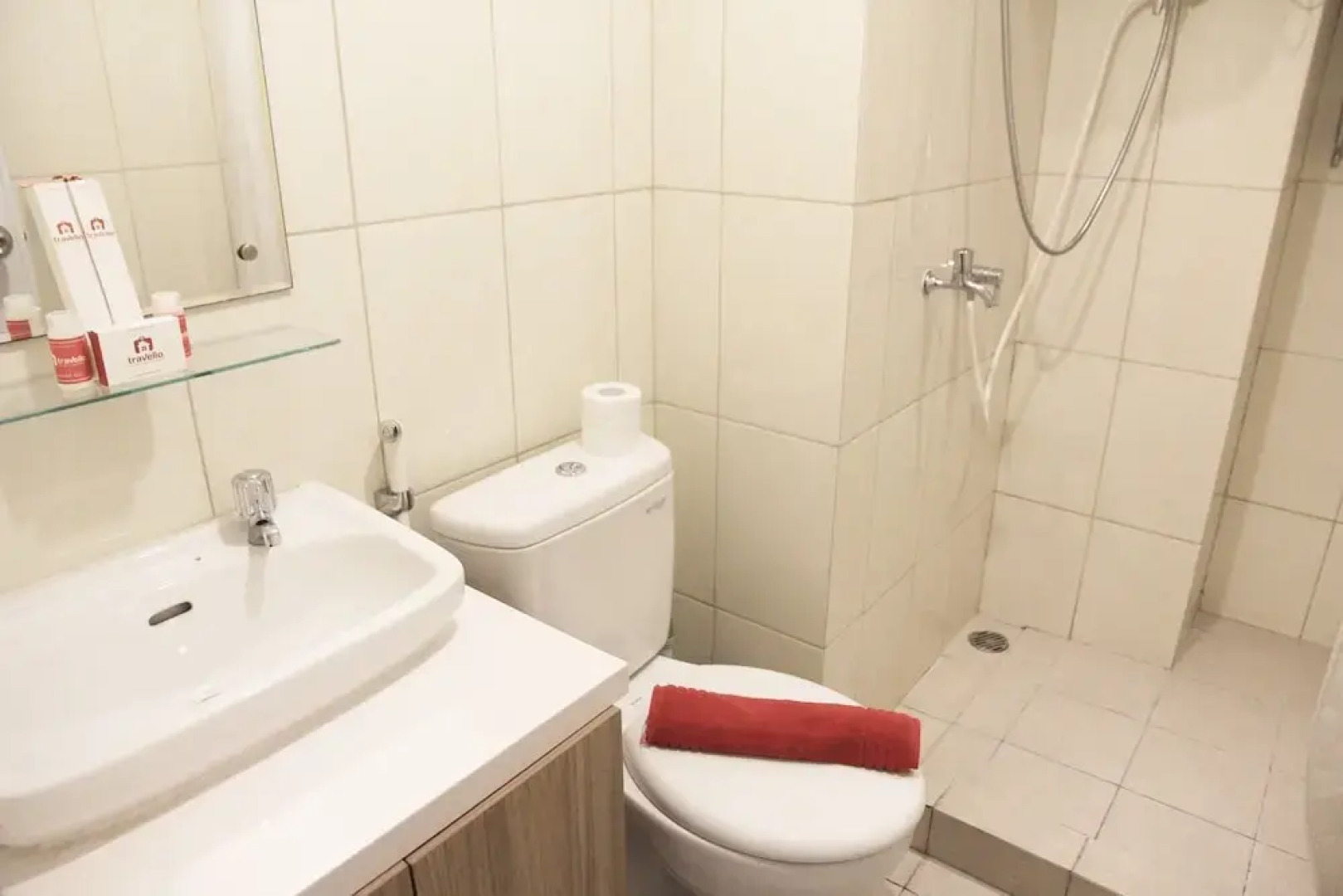 Deluxe and Comfortable The Springlake Summarecon Apartment