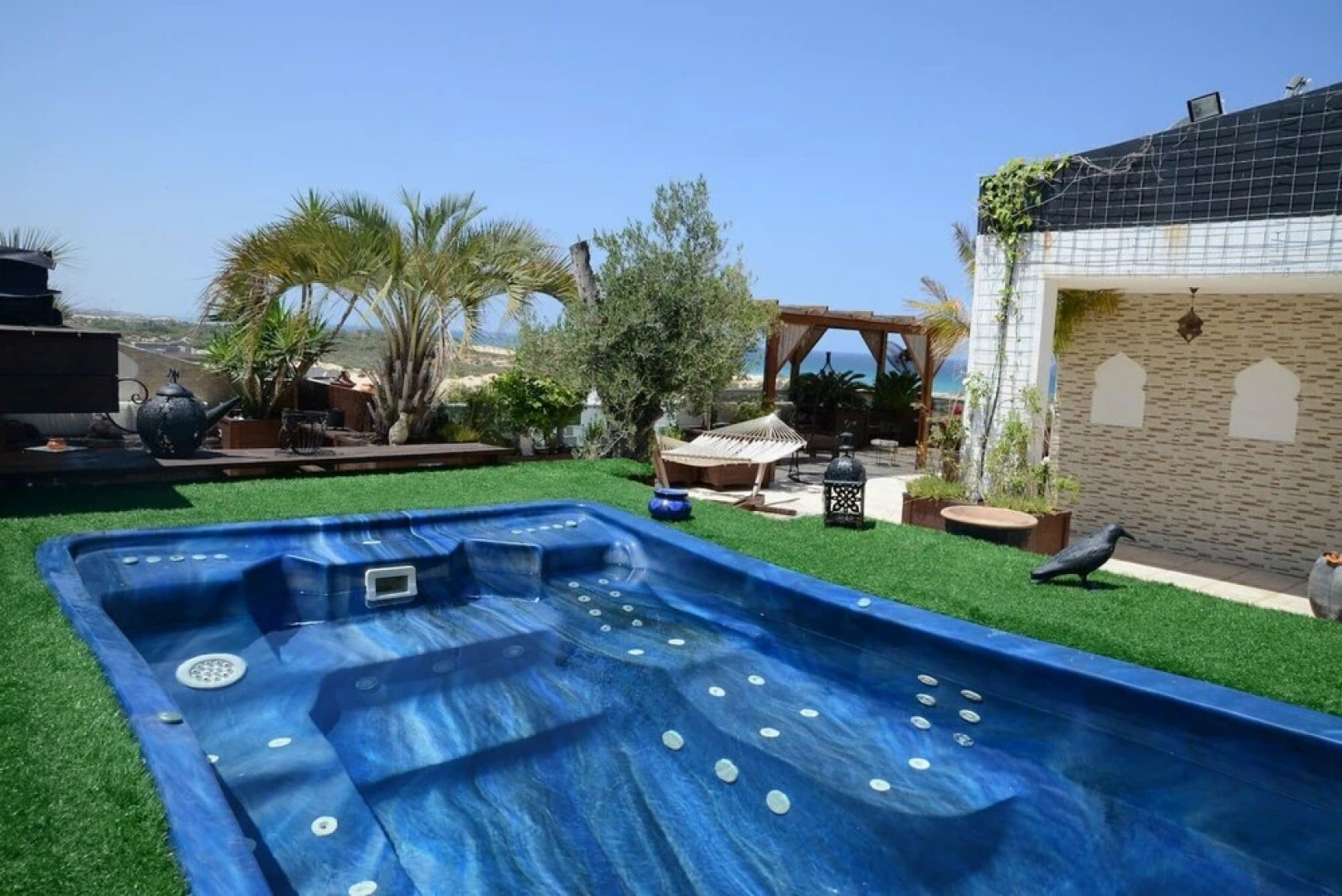 Luxury Beach Suite by Airsuite