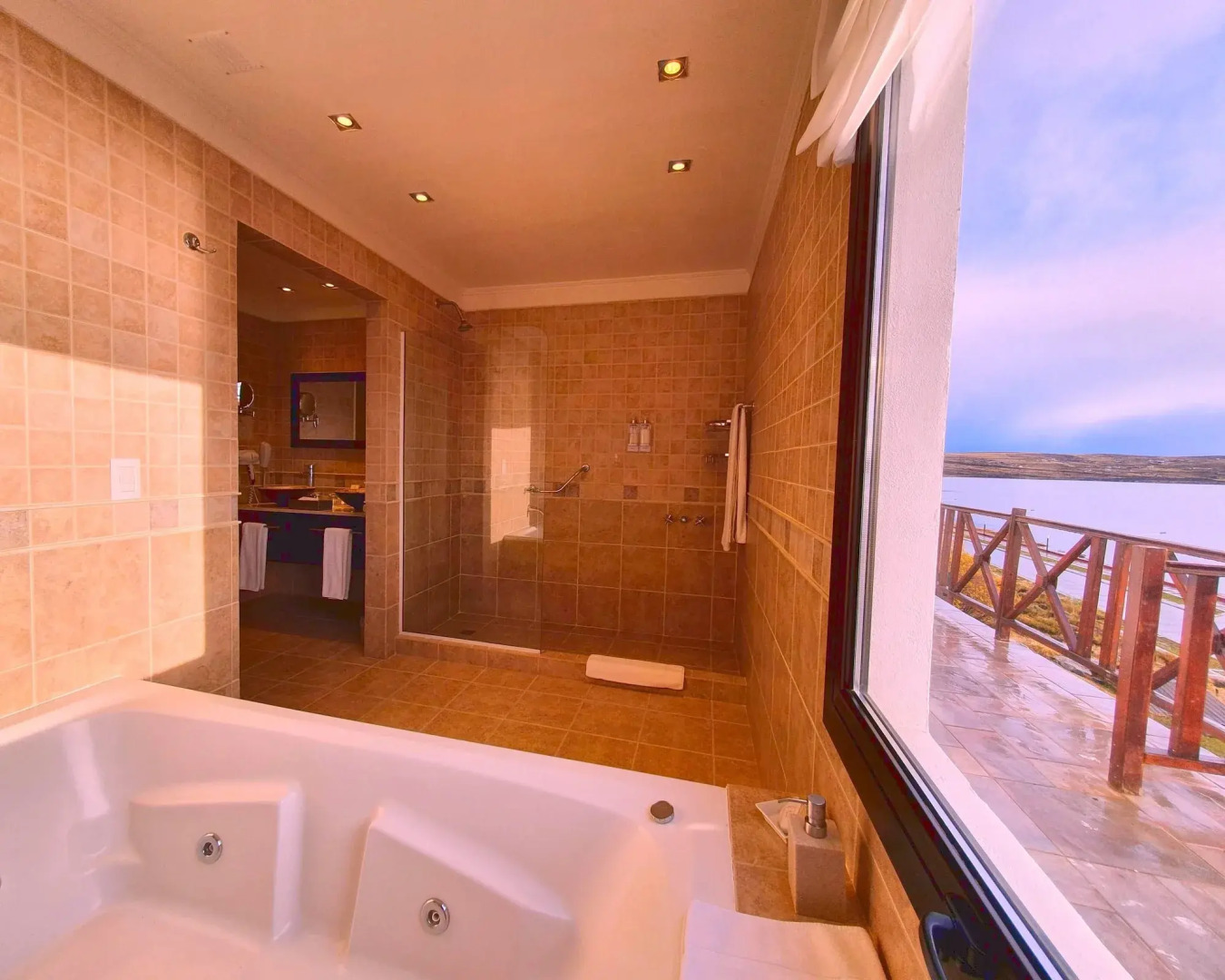 Xelena Hotel & Suites