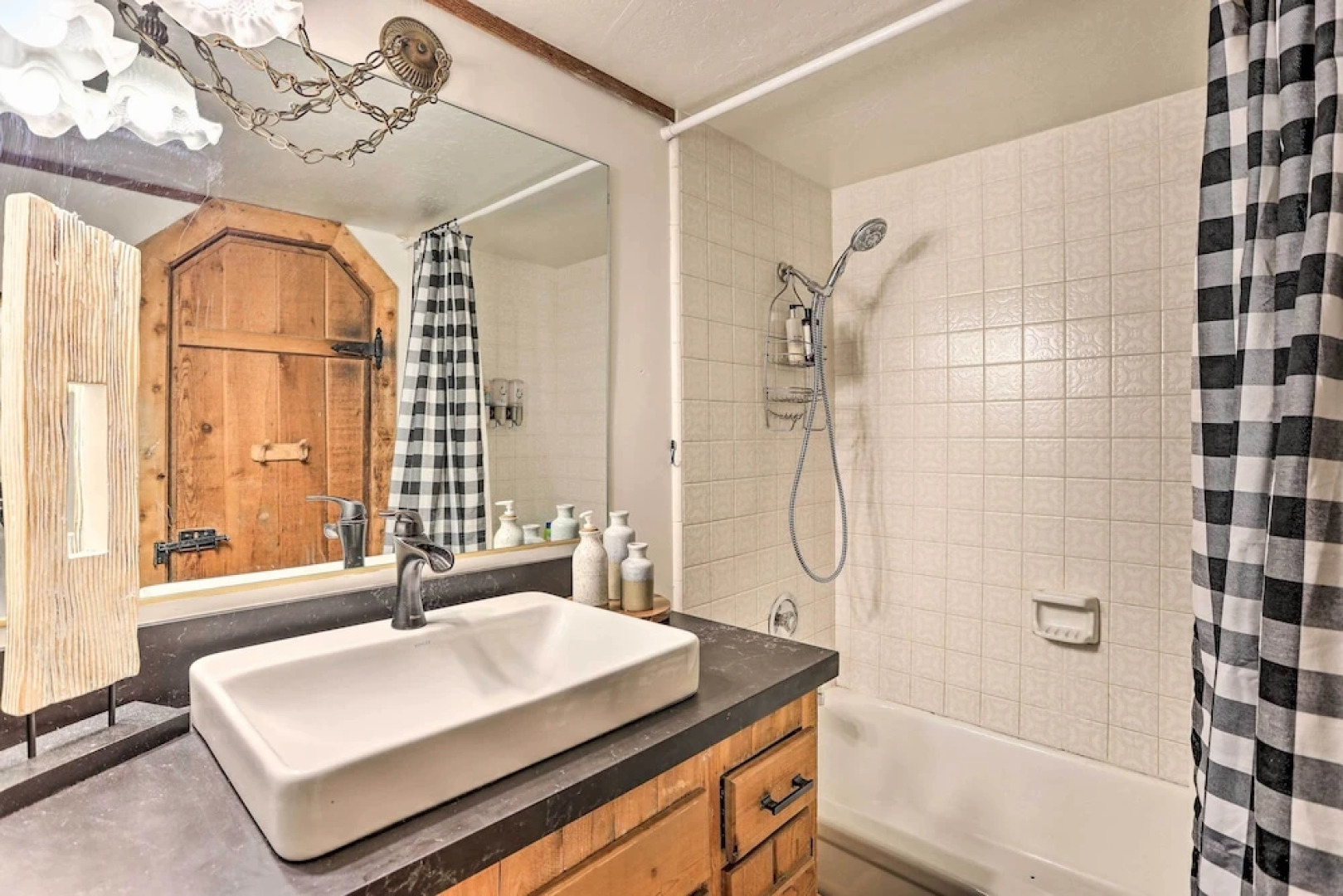 Cimarron Lodge Retreat With 3 Decks & Grill!