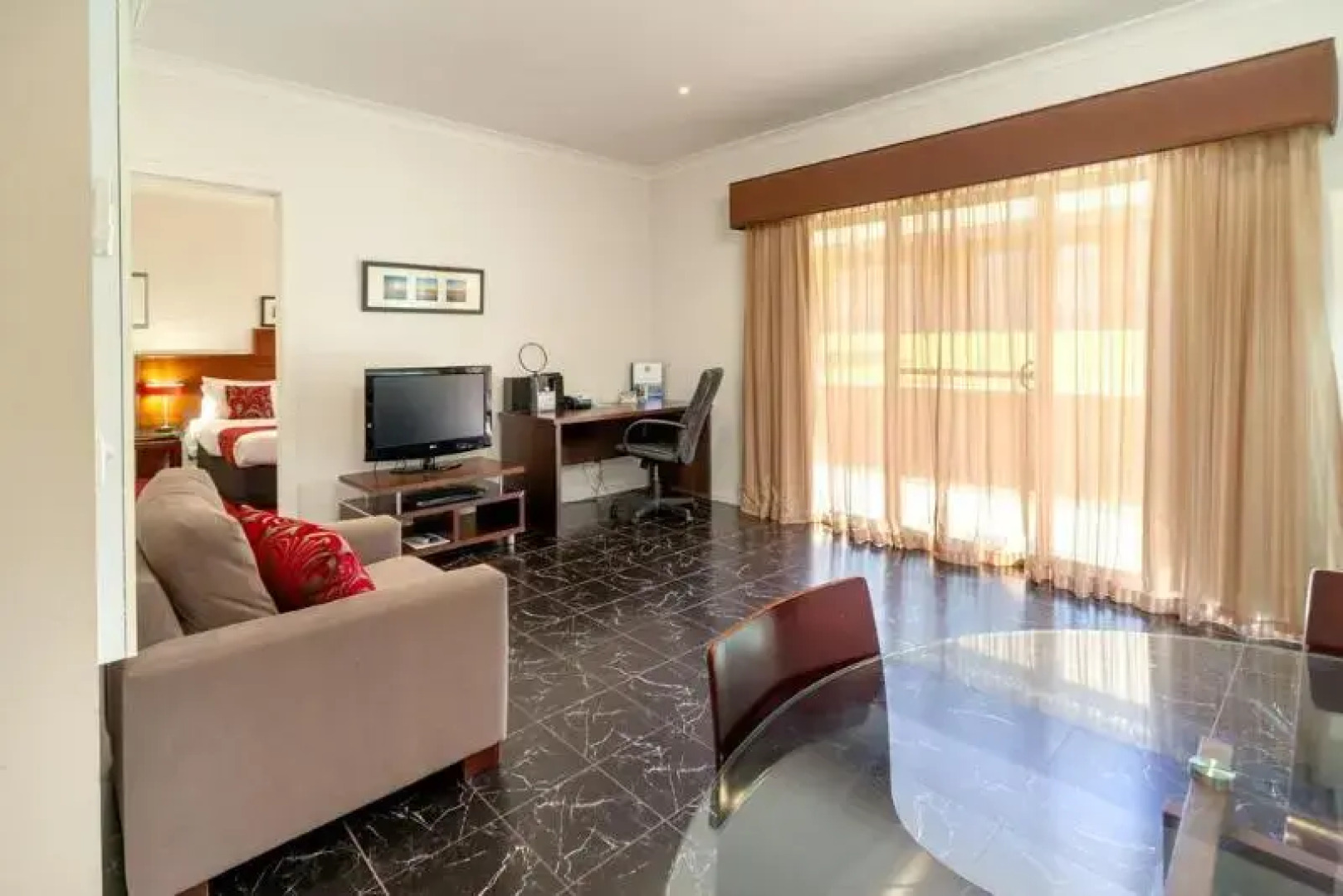 Blazing Stump Motel & Suites