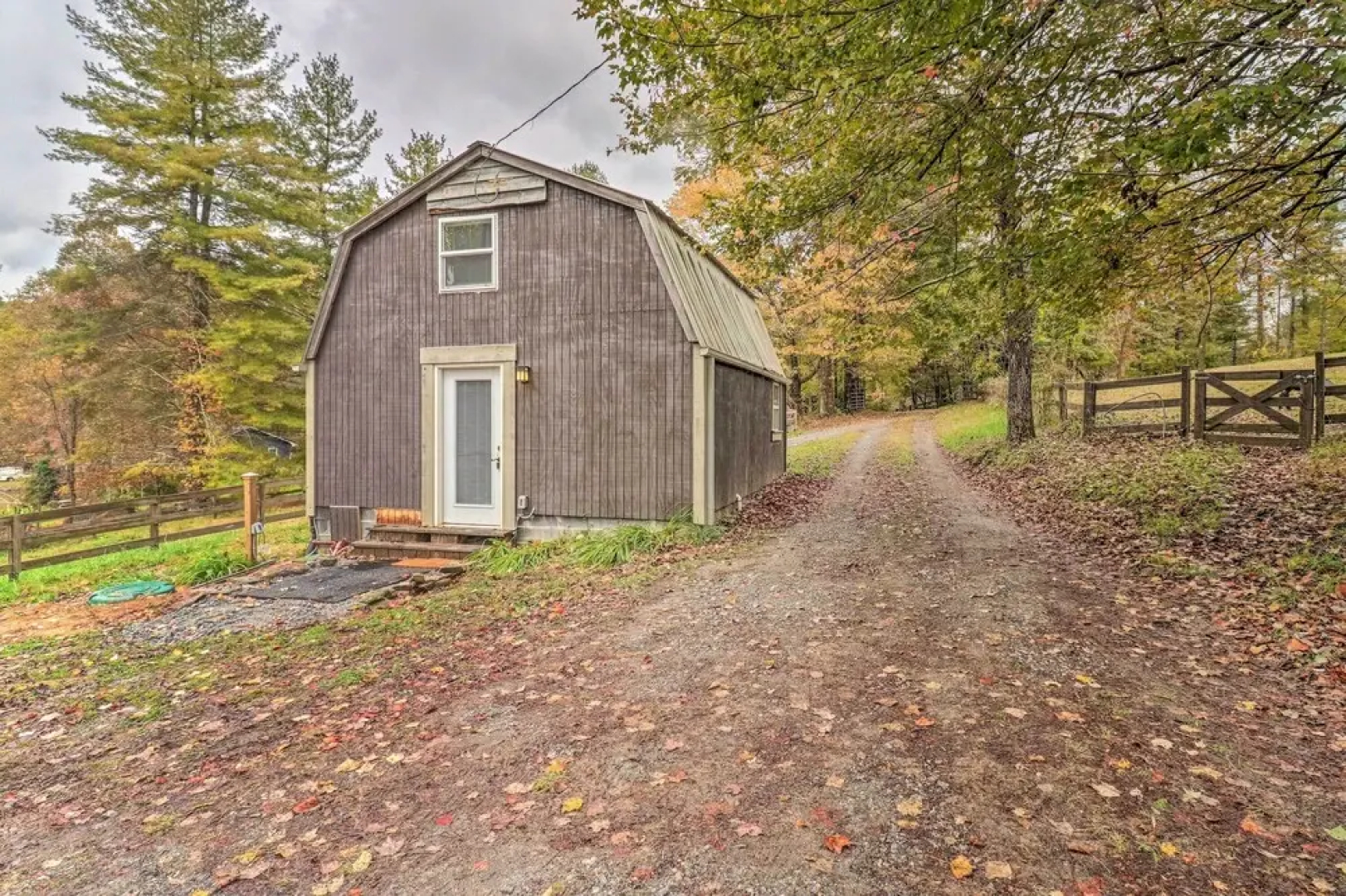 Rustic Hendersonville Farm Studio w/ Private Deck