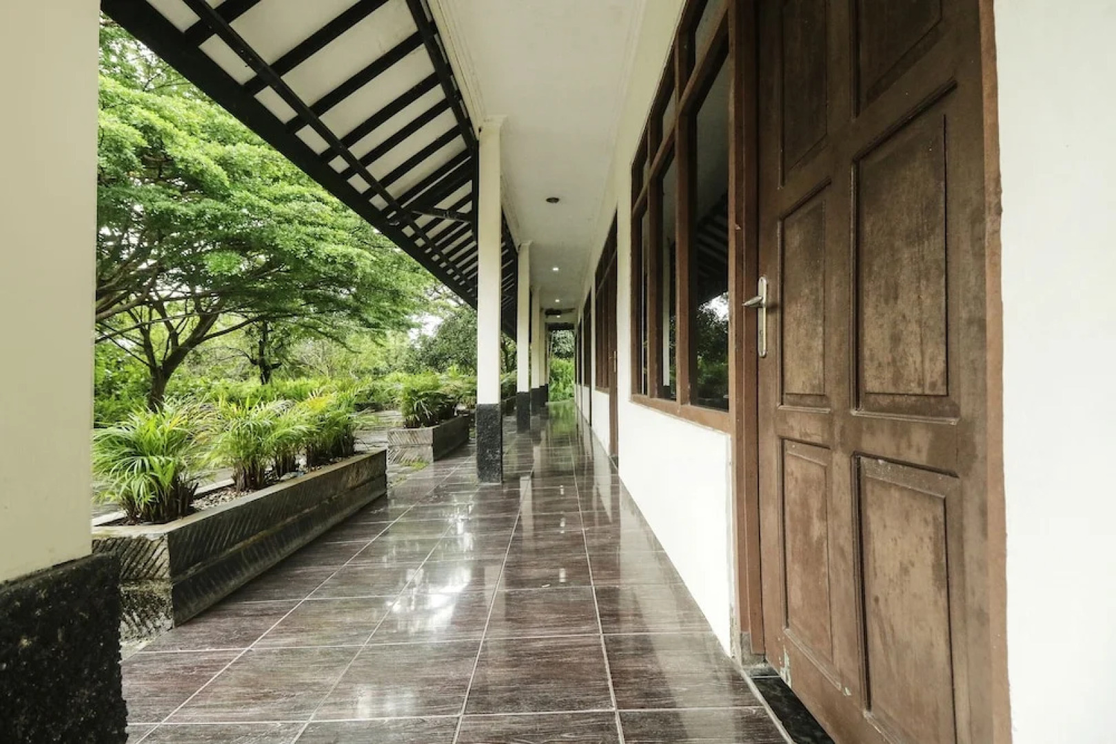 OYO 90490 Hotel Nyi Rindang