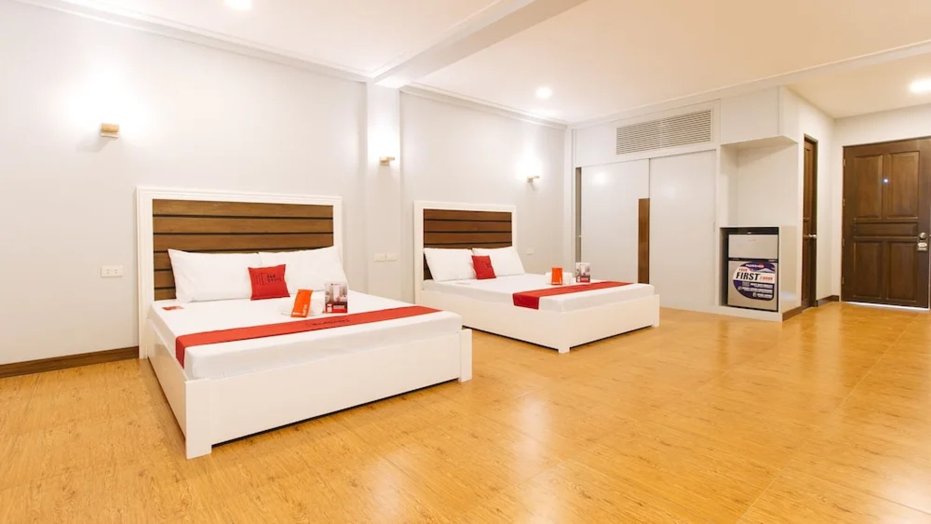 RedDoorz Premium @ Trece Indang Road