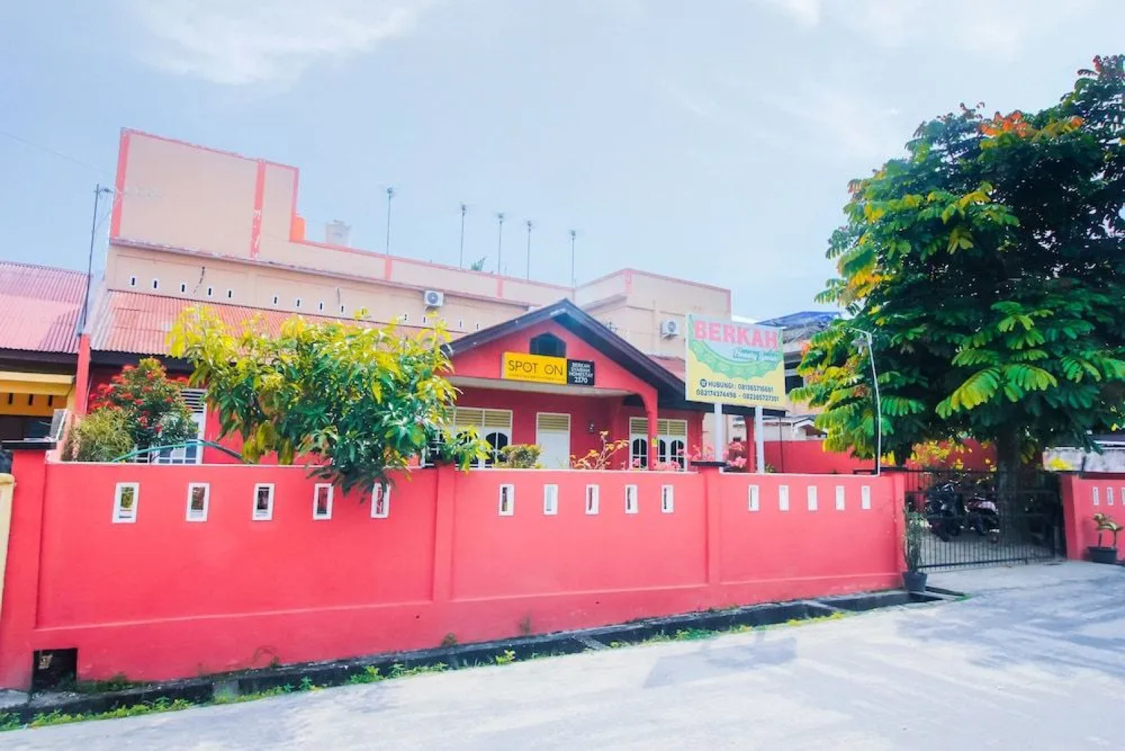 Spot On 2370 Berkah Homestay Syariah