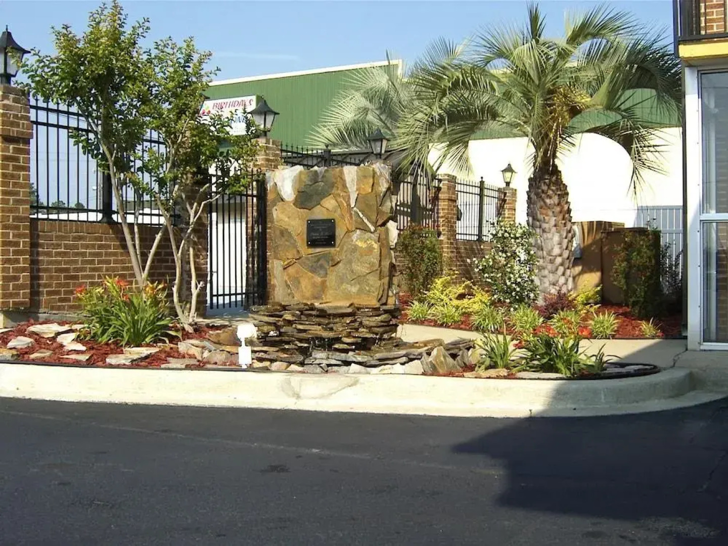 Travelers Inn & Suites