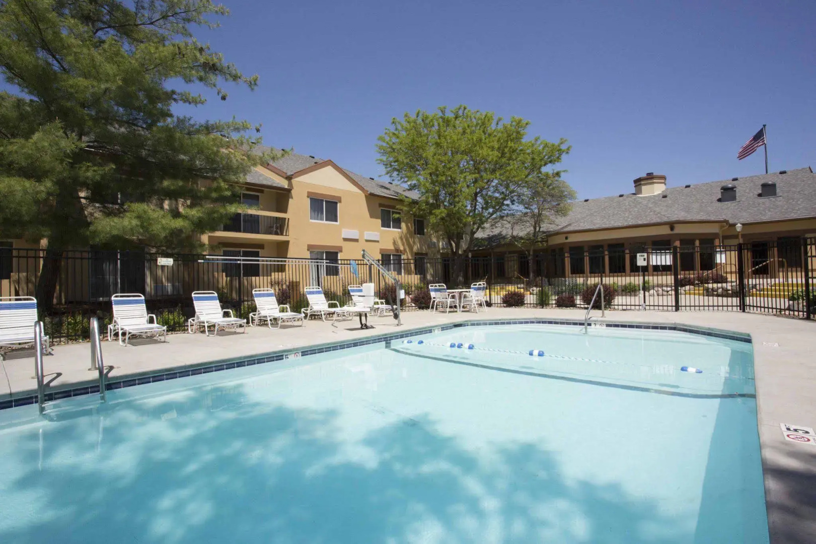 Days Inn & Suites Omaha