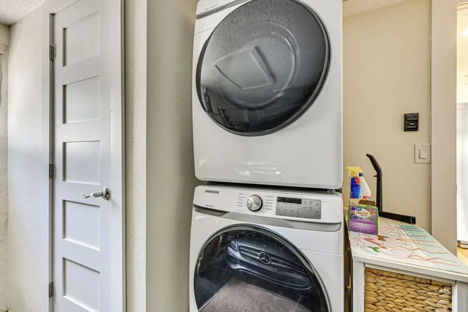 Swim, Fish & Relax: Port Richey Gem w/ Yard!