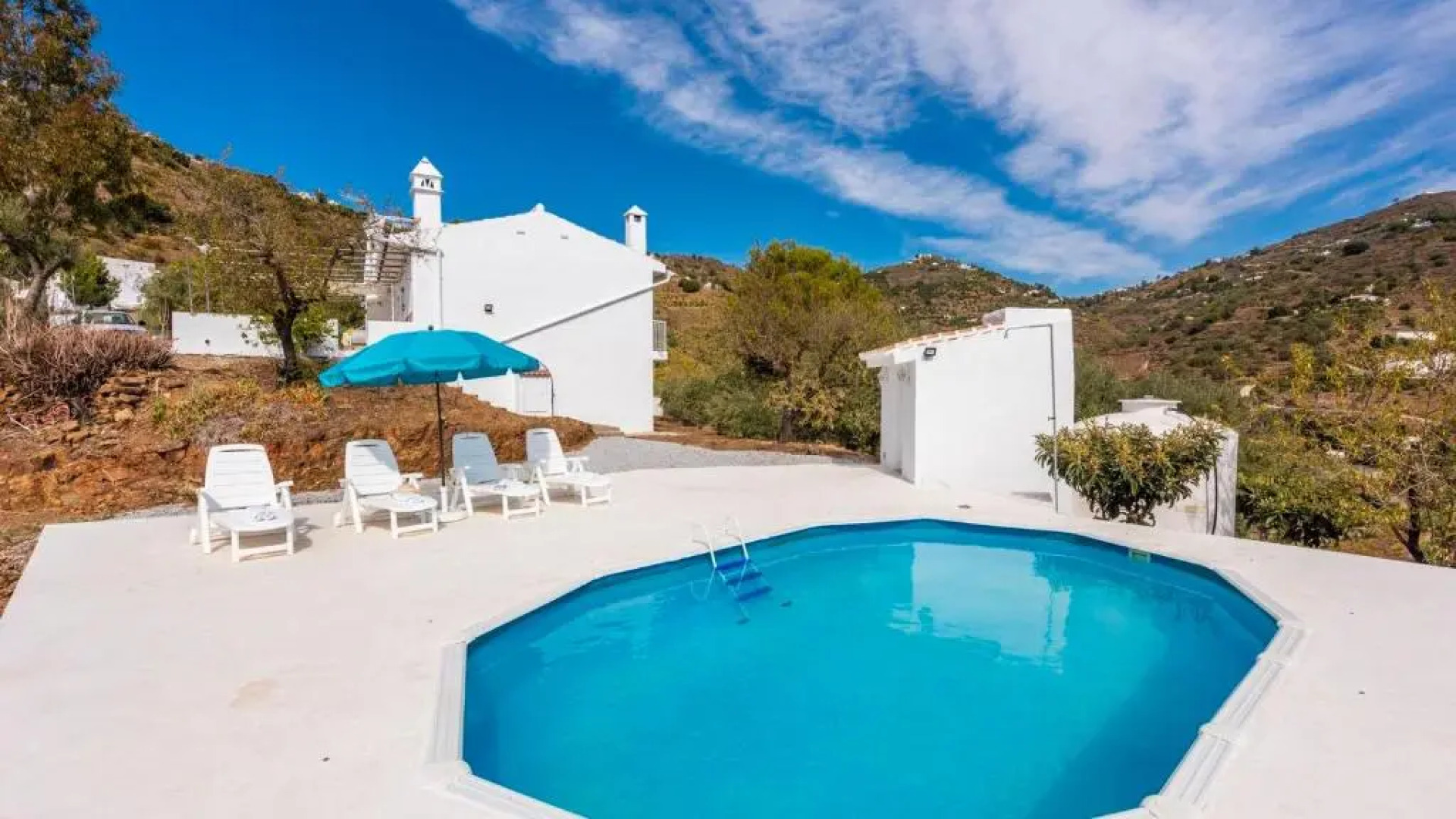 Villa Felicidad Sayalonga by Ruralidays