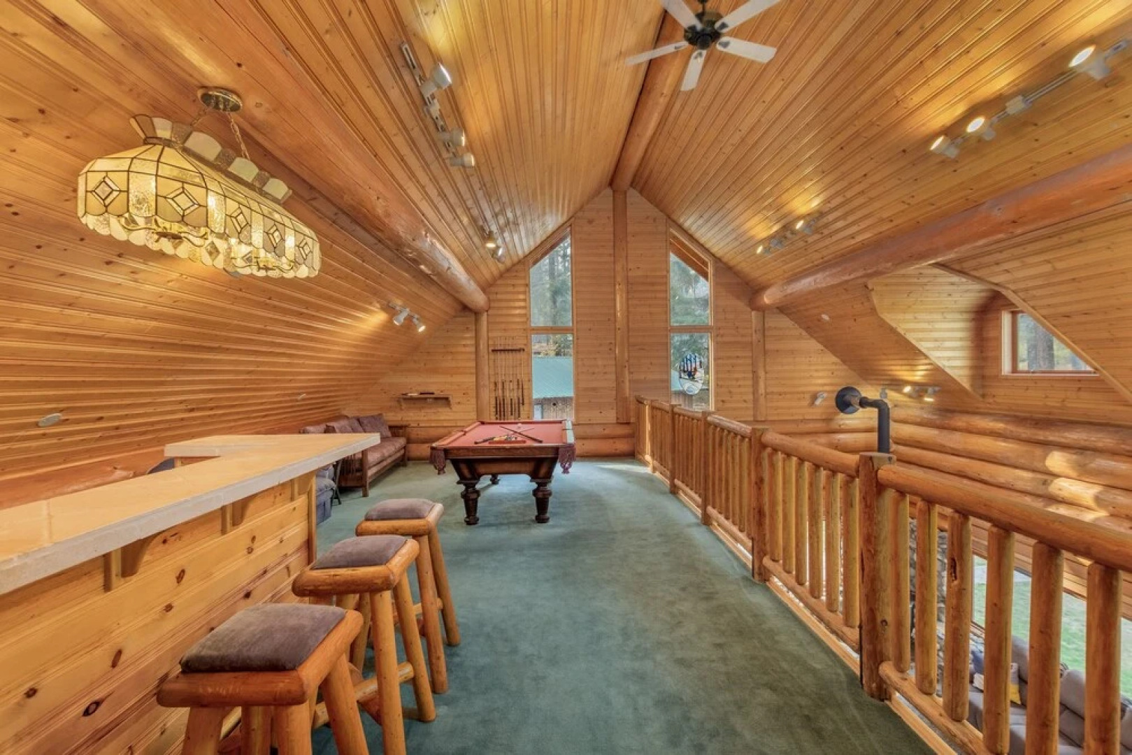 Soaring Pines Lodge 1 Bedroom Home by NW Comfy Cabins by RedAwning