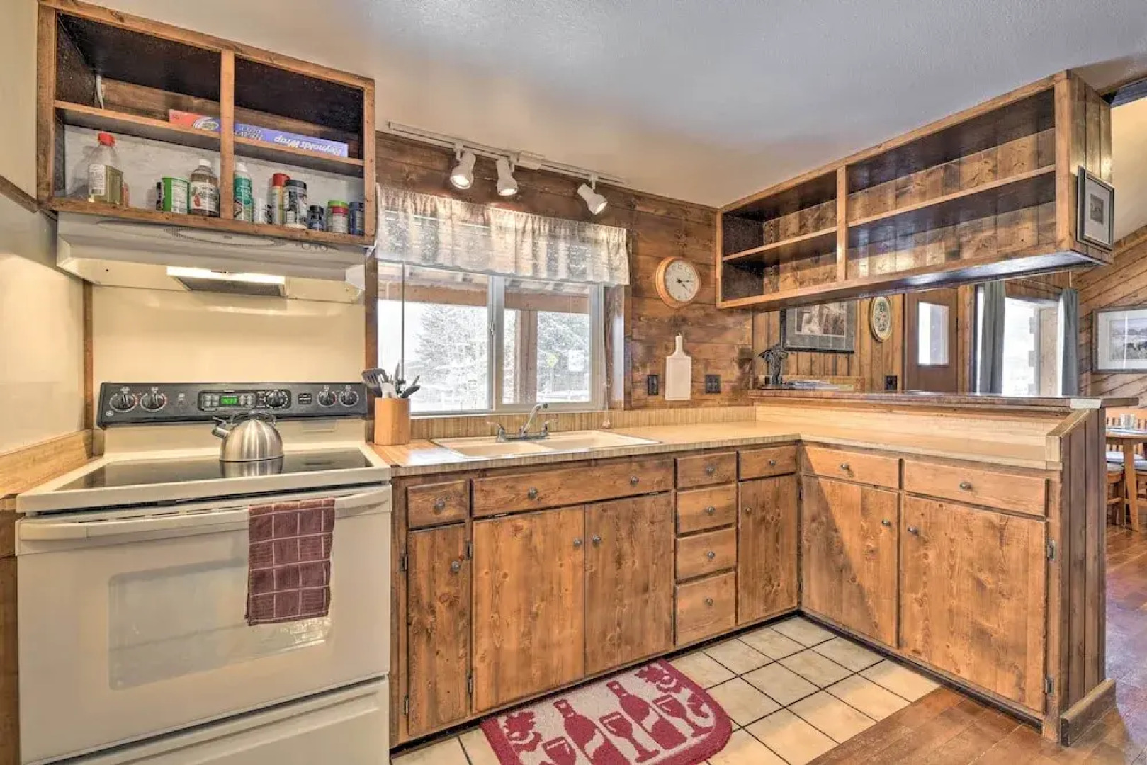 Cozy Log Cabin Escape In the Heart of Creede!