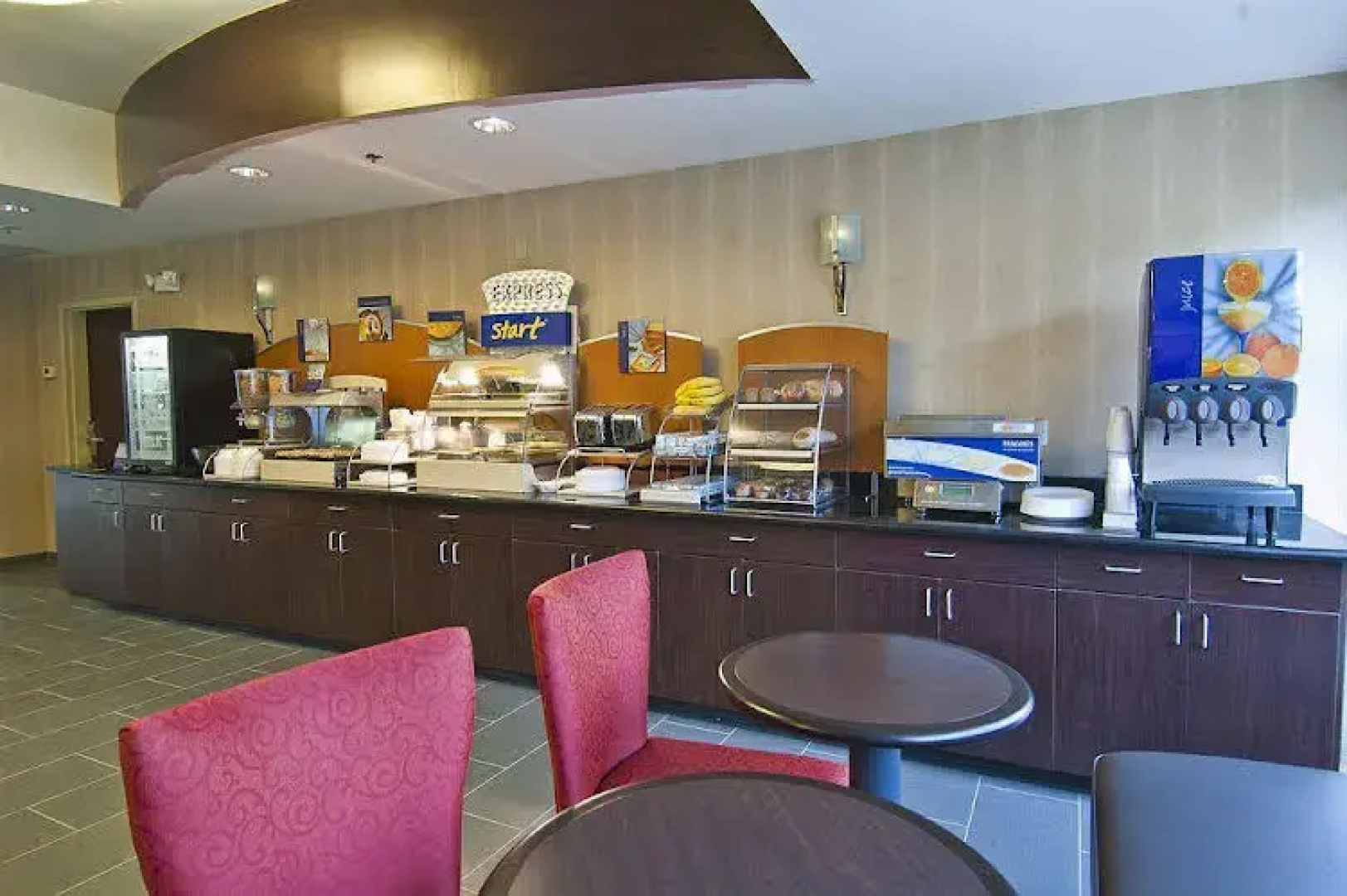 Holiday Inn Express: Pearl