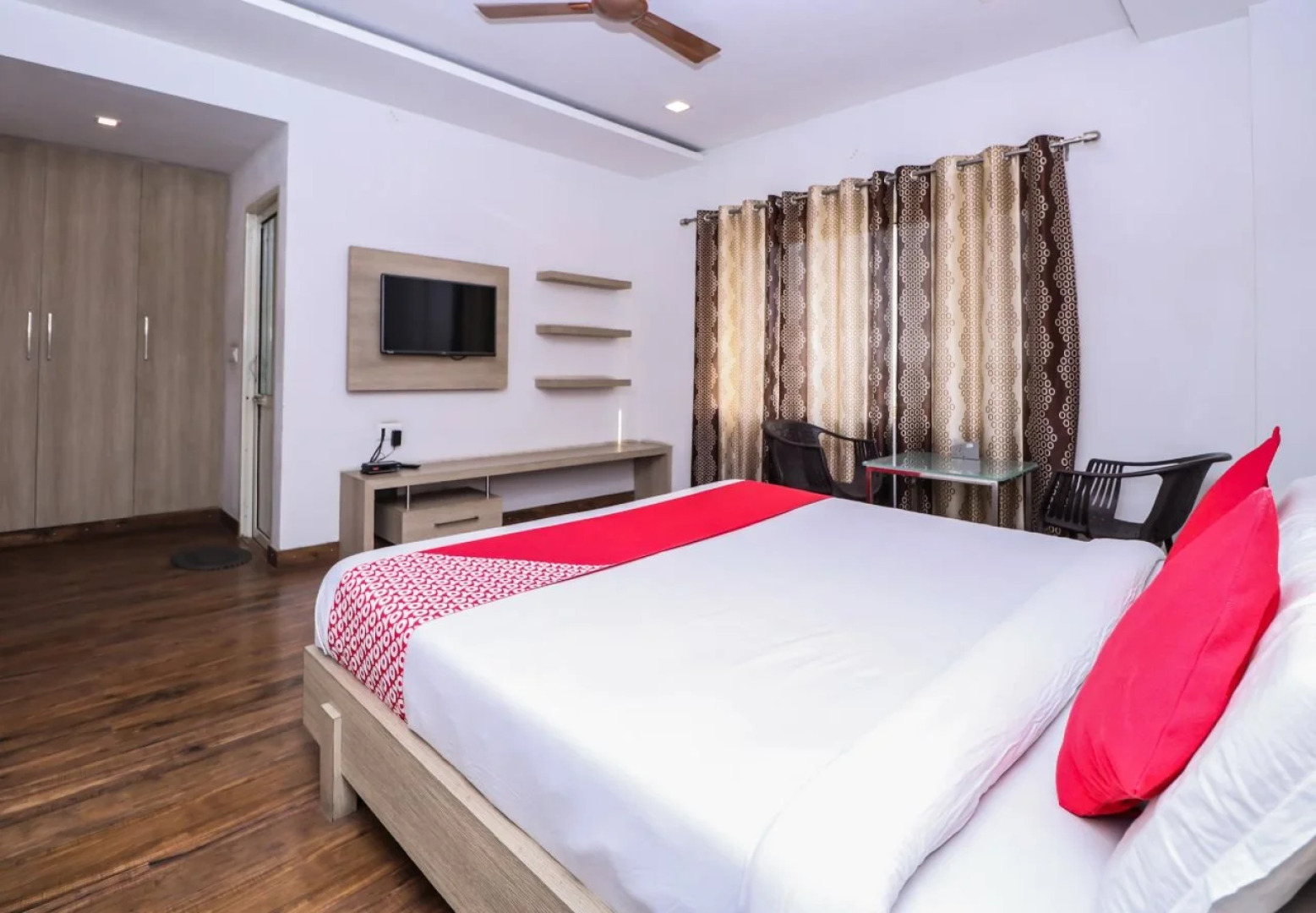 Hotel Divine Regency