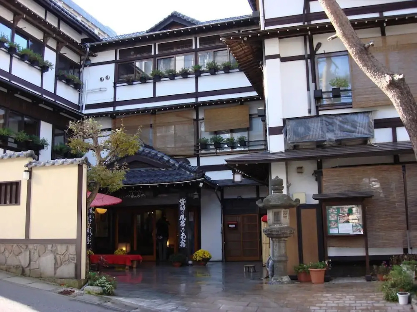 Kusatsu Onsen EKINARIYA RYOKAN