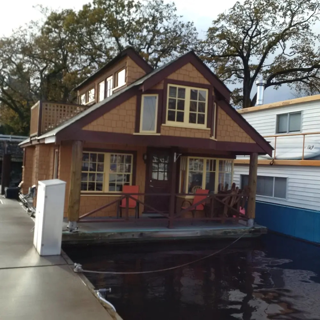Pink Dishrack Floating Cottage