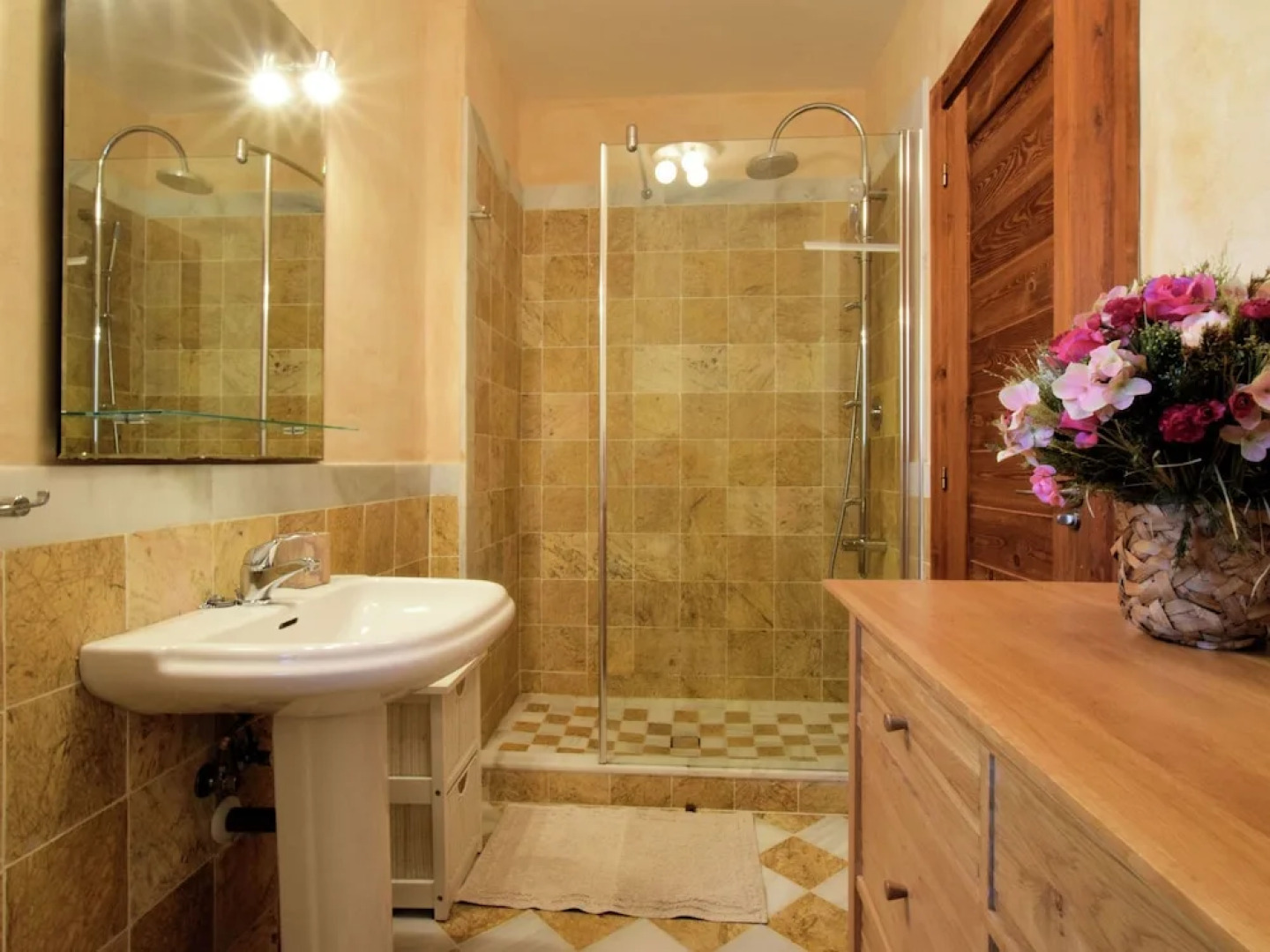 Luxurious Villa With Private Pool, Easily Accessible, in Spectacular Scenery