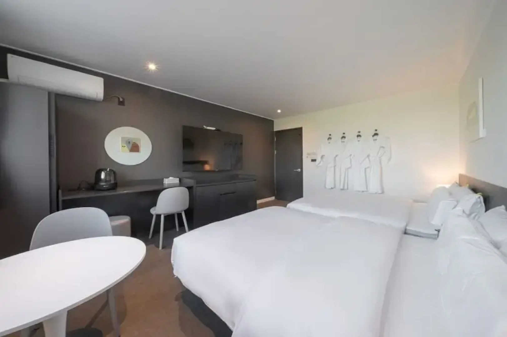 Workers Hotel Daejeon by Aank