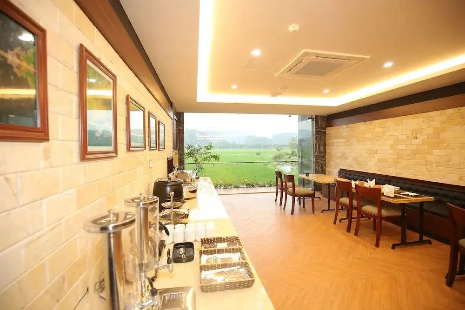 Liberty Hall Tam Coc Hotel & Villa