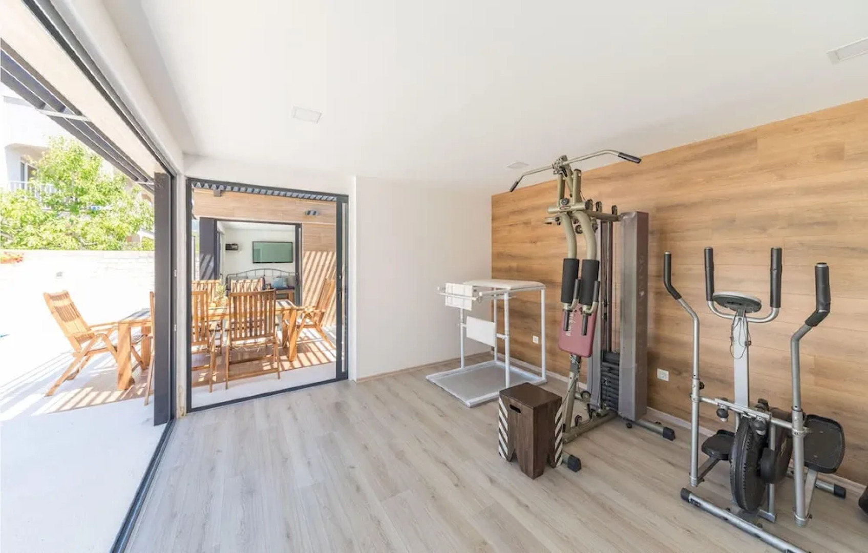 Beautiful Home in Kastel Stari With Jacuzzi, Wifi and 2 Bedrooms