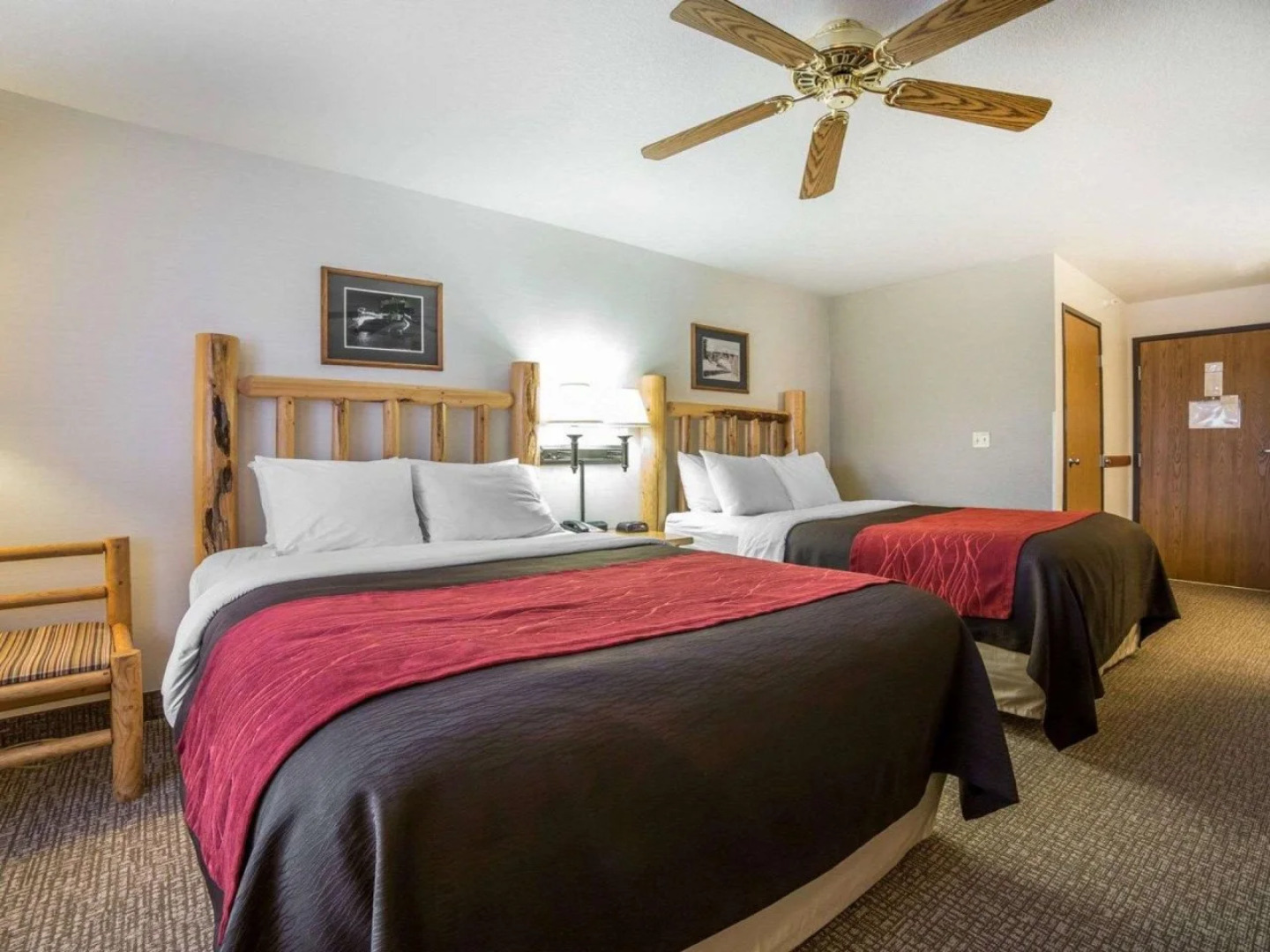 Antler Lodge - Gardiner MT