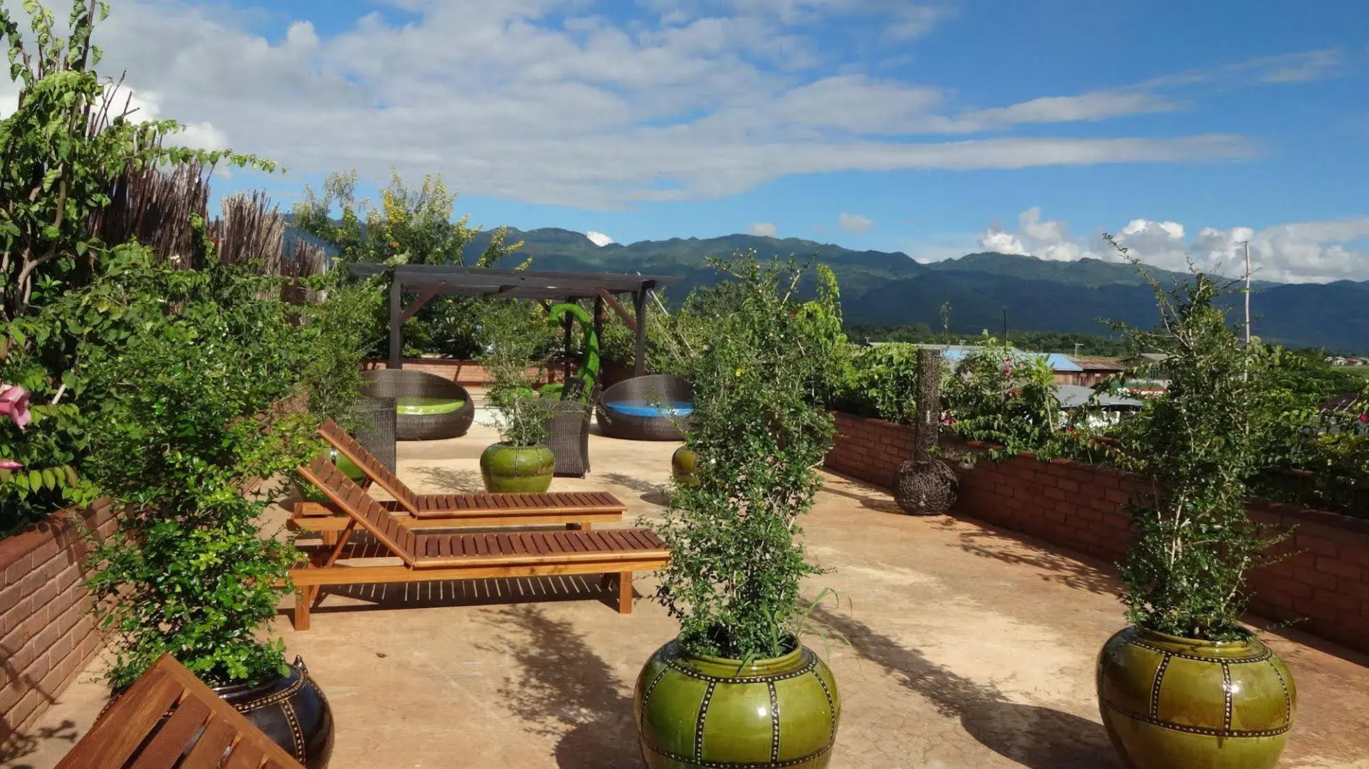 Thanakha Inle Hotel