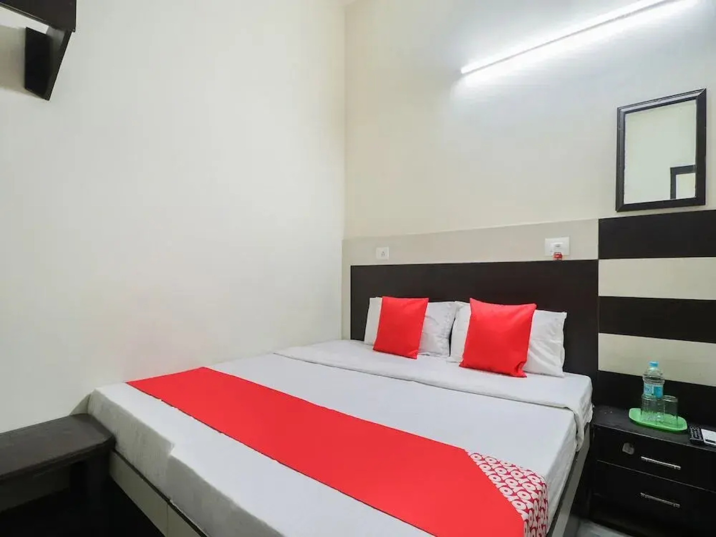 Royal Guest House by OYO Rooms