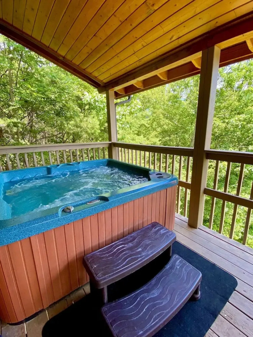 Rocky Top Rendez - 2 Br cabin by RedAwning