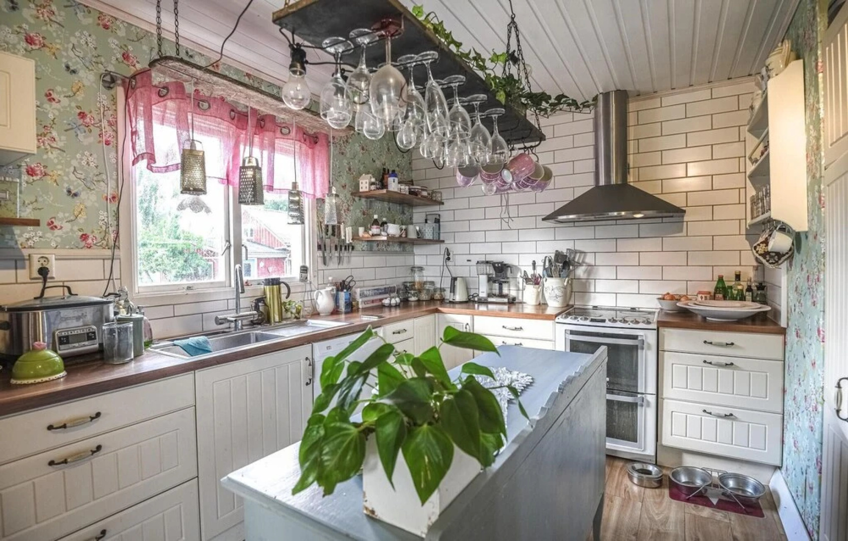 Beautiful Home in Vara With 4 Bedrooms and Wifi