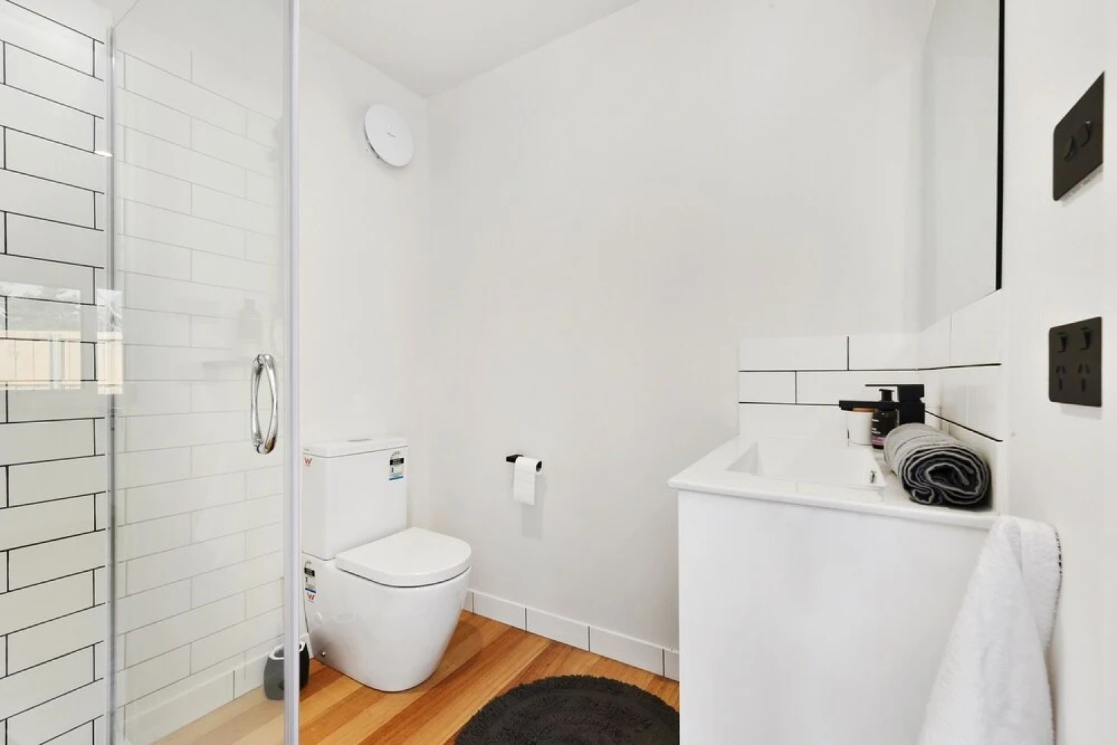 3 Bedroom Entertainer with Bungalow Next To Beach