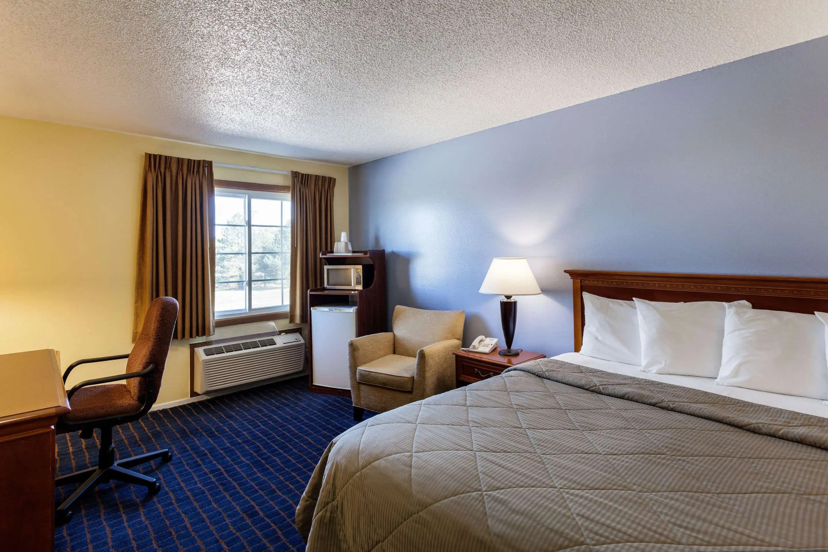 Dragonfly Inn and Suites