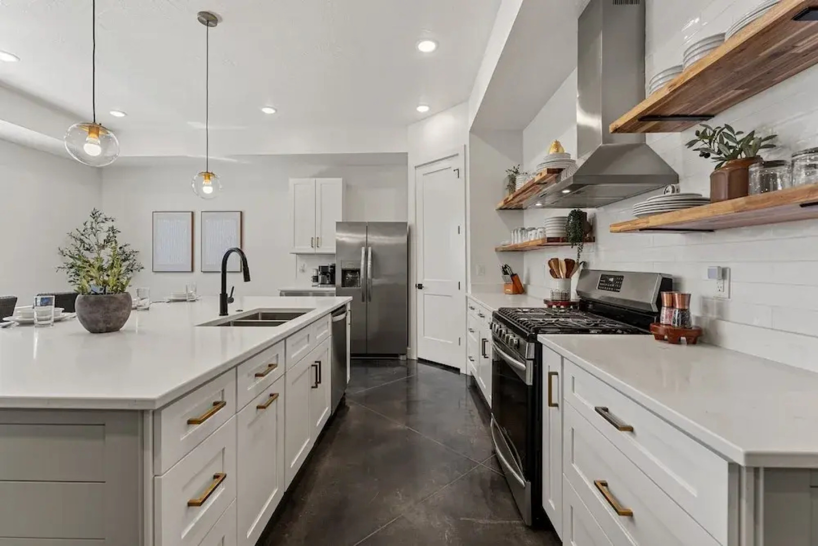 Desert Jewel With Private Gym And Pool 4 Bedroom Townhouse