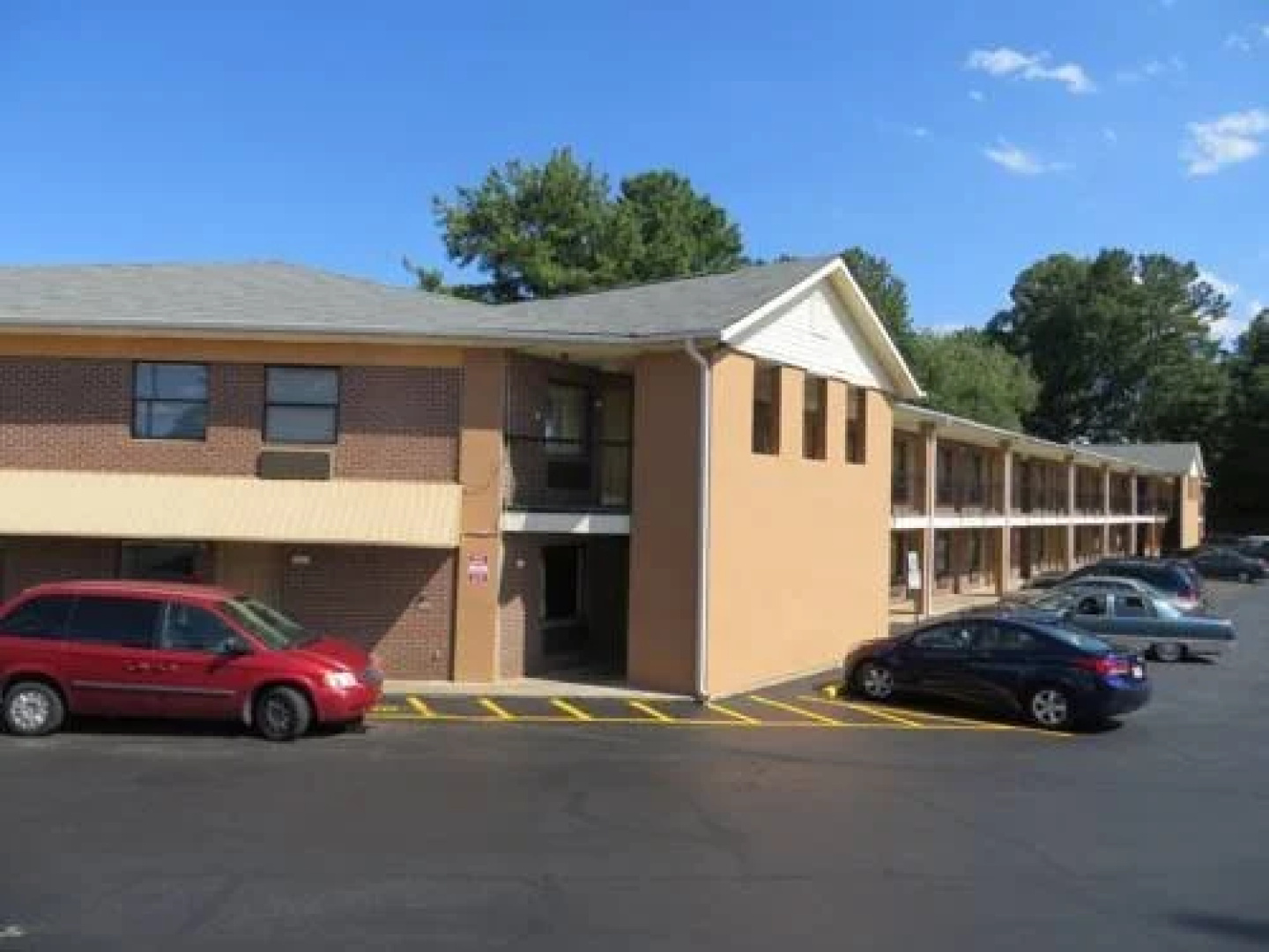 Budget Inn And Suites
