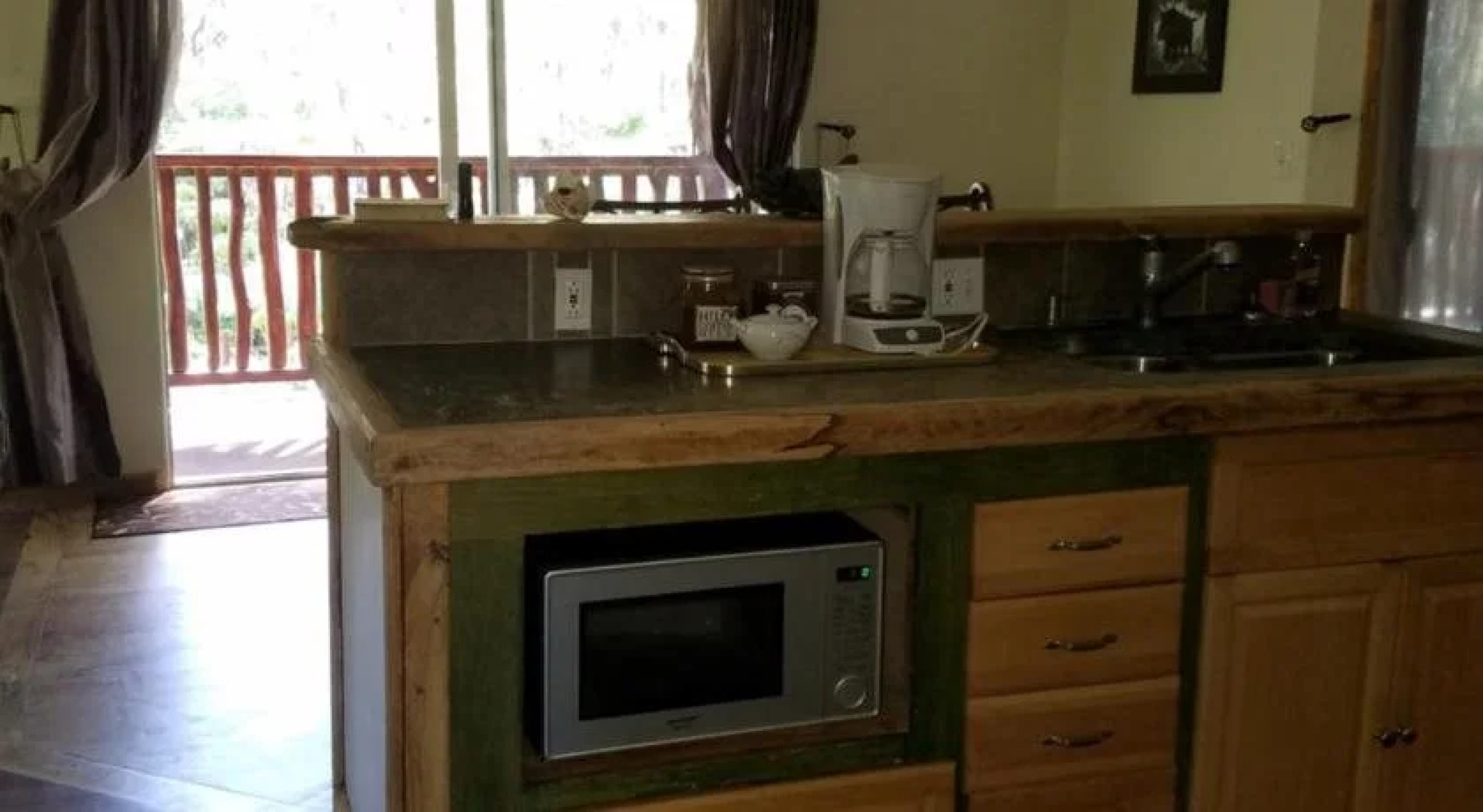 Aloha Crater Lodge and Lava Tube